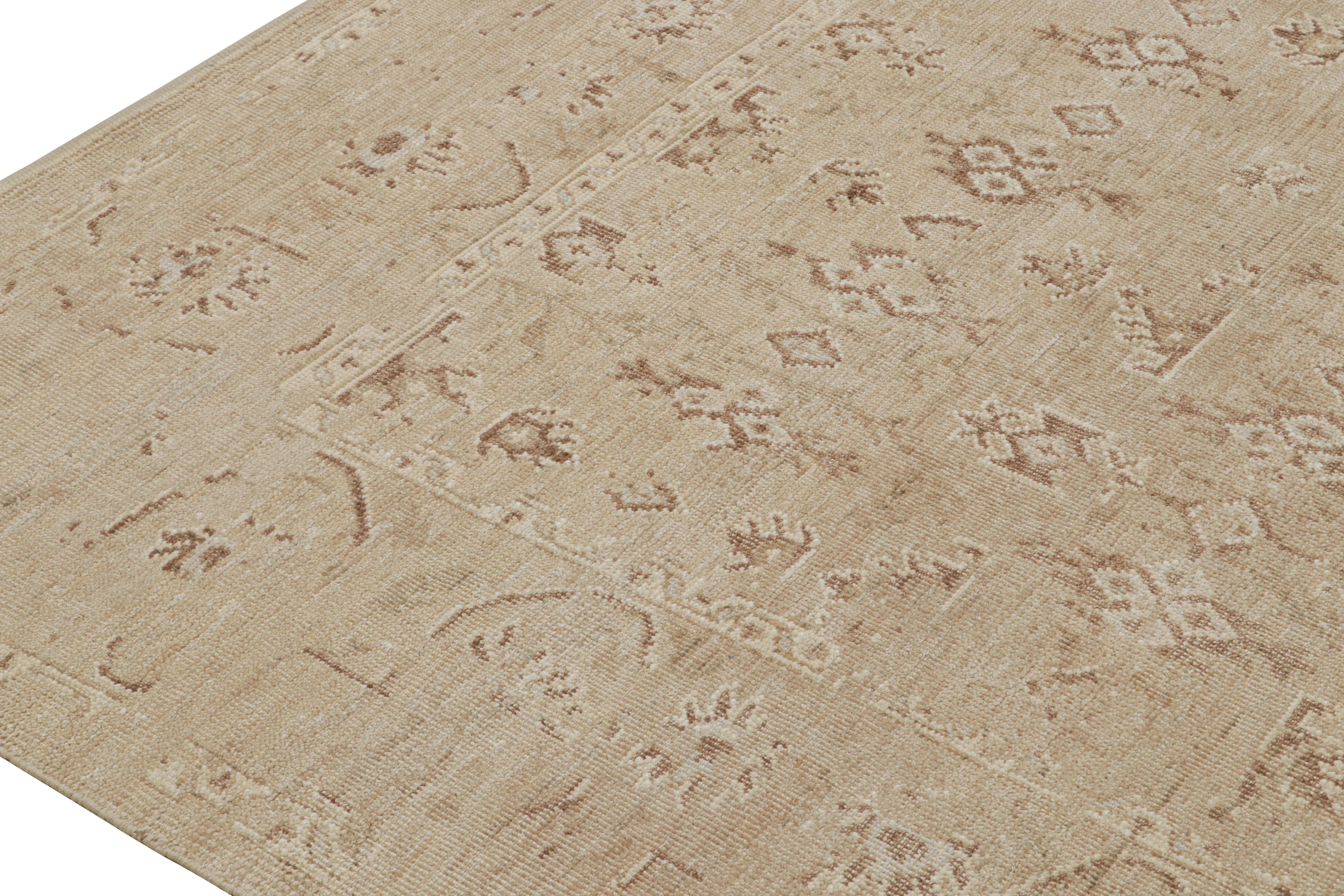 Rug & Kilim's Oushak Style Teppich mit floralen Mustern in Beige und Rust im Zustand „Neu“ im Angebot in Long Island City, NY