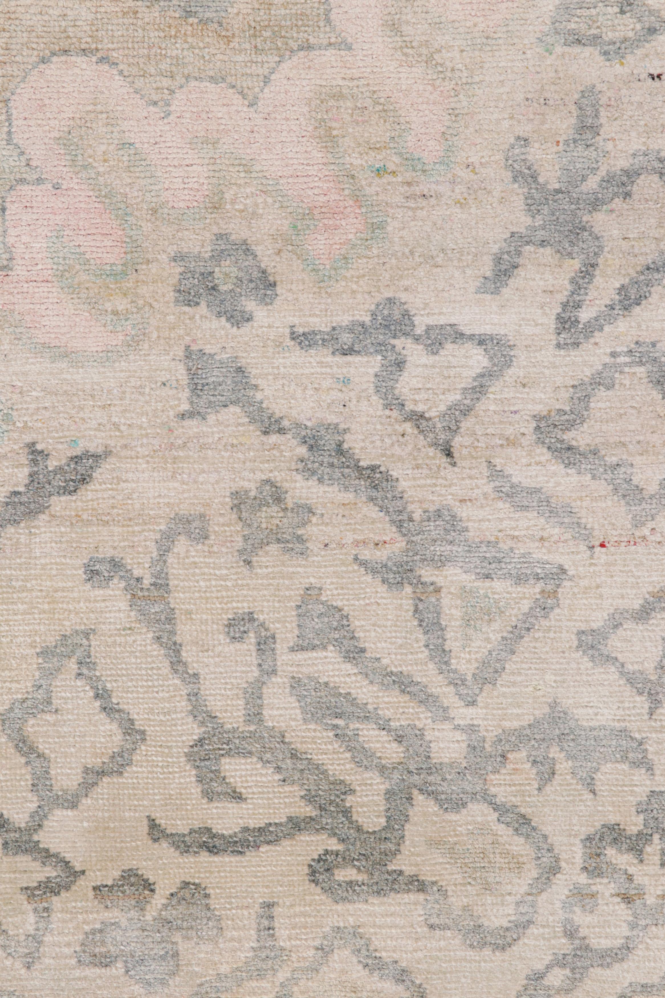 Moderno Rug & Kilim: Tappeto in stile Oushak con motivi policromatici in vendita