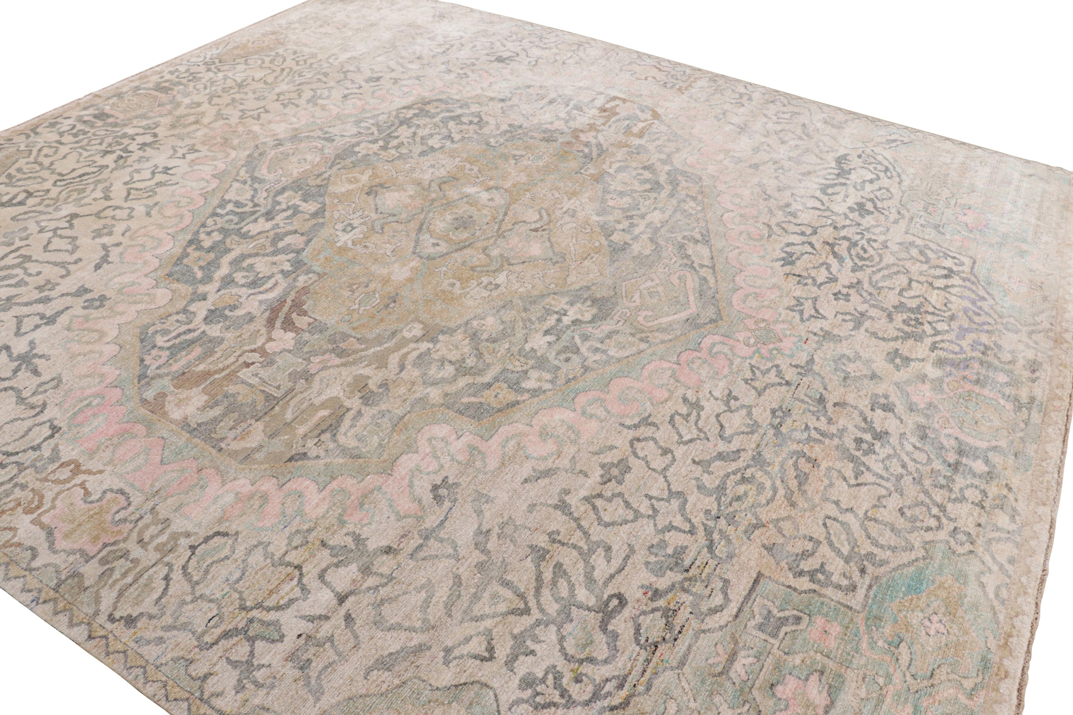 Indiano Rug & Kilim: Tappeto in stile Oushak con motivi policromatici in vendita