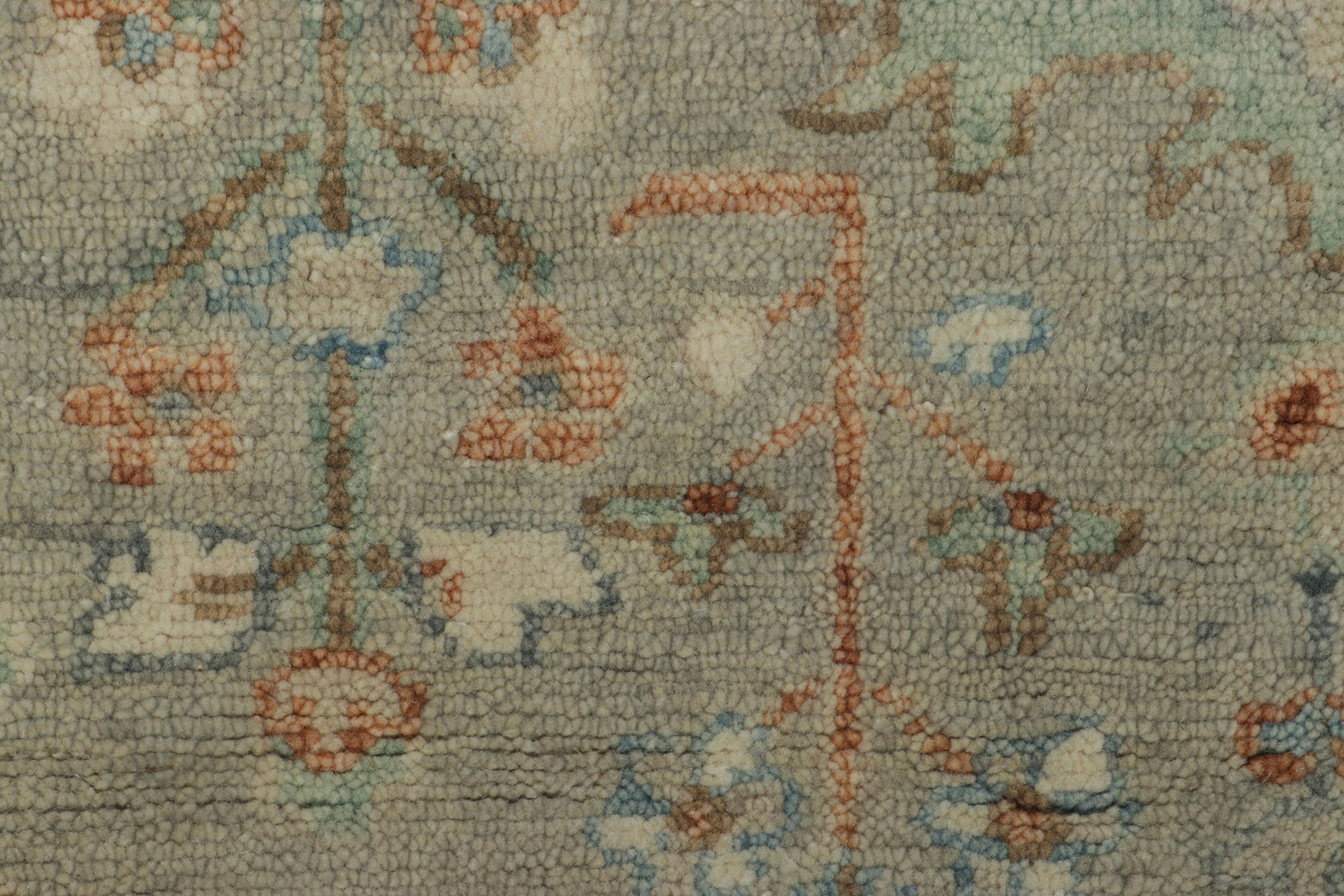 XXIe siècle et contemporain Rug & Kilim's Oushak Style Square Rug in Blue and Beige with Florals (tapis carré bleu et beige avec des fleurs) en vente