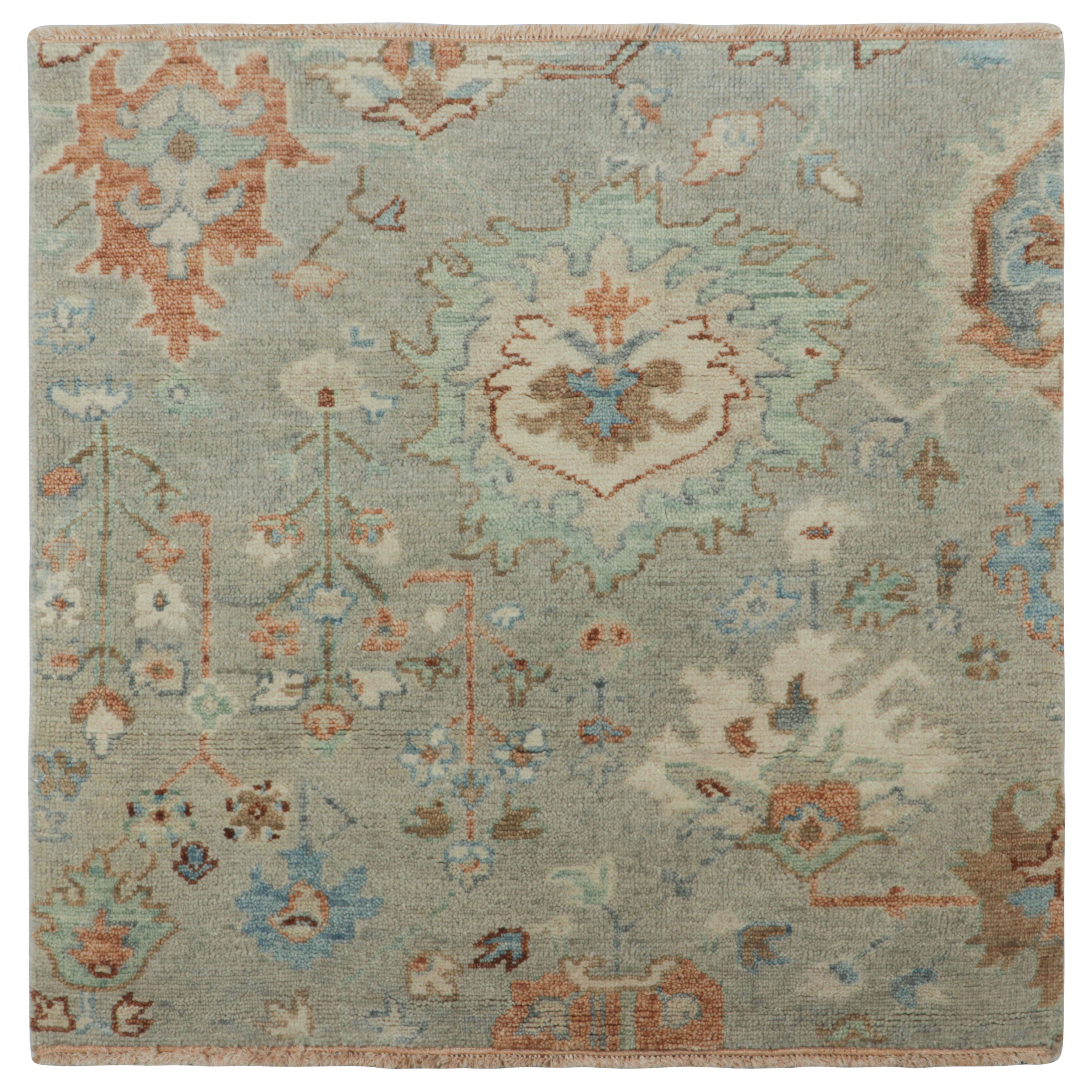 Rug & Kilim's Oushak Style Square Rug in Blue and Beige with Florals (tapis carré bleu et beige avec des fleurs)