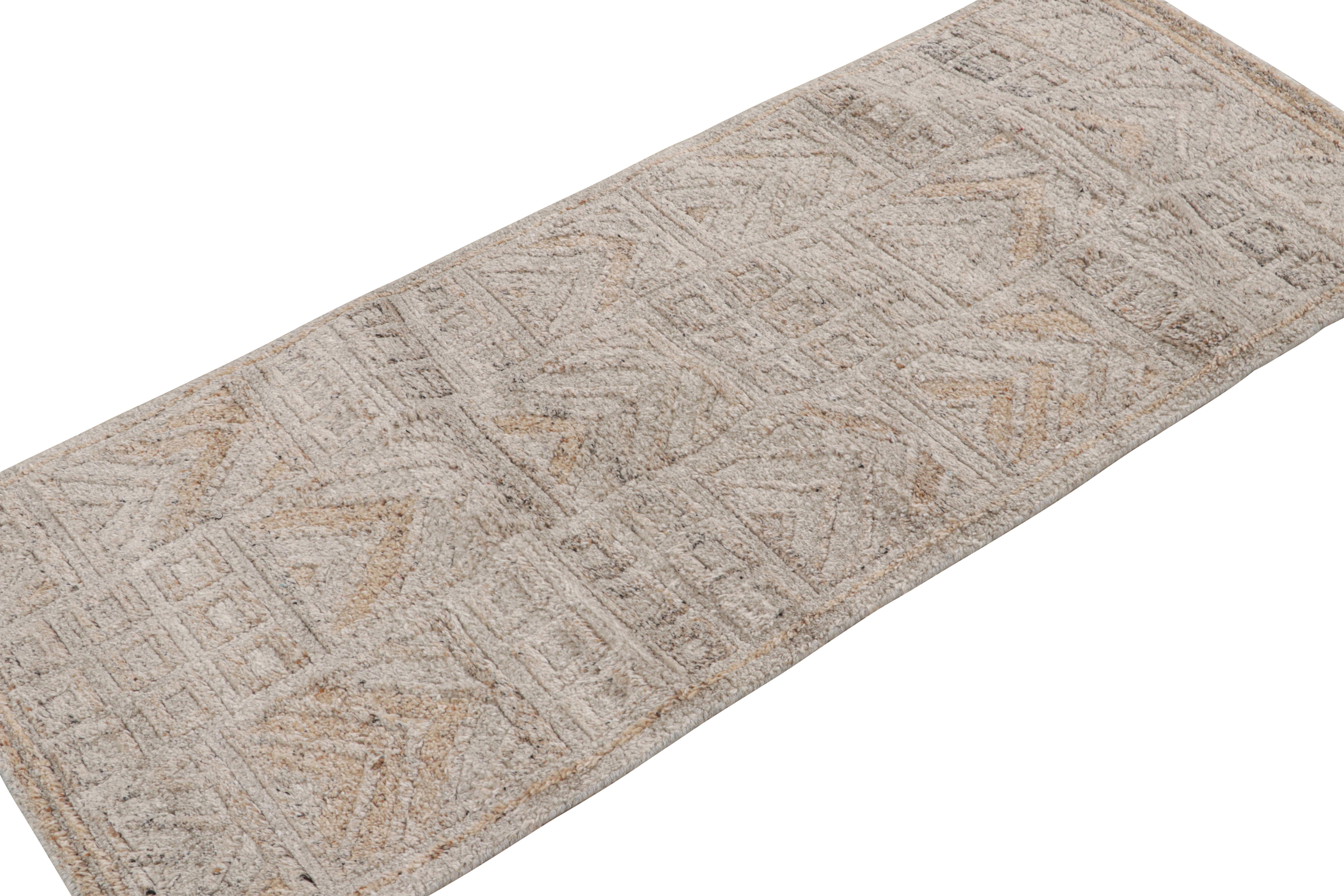 Dieser 3×6-Läufer für den Außenbereich ist eine kühne Neuheit in der Scandinavian Collection'S von Rug & Kilim. Handgeknüpft aus Hochleistungspolyester, spiegelt sein Design eine zeitgenössische Interpretation des schwedischen Deco-Stils