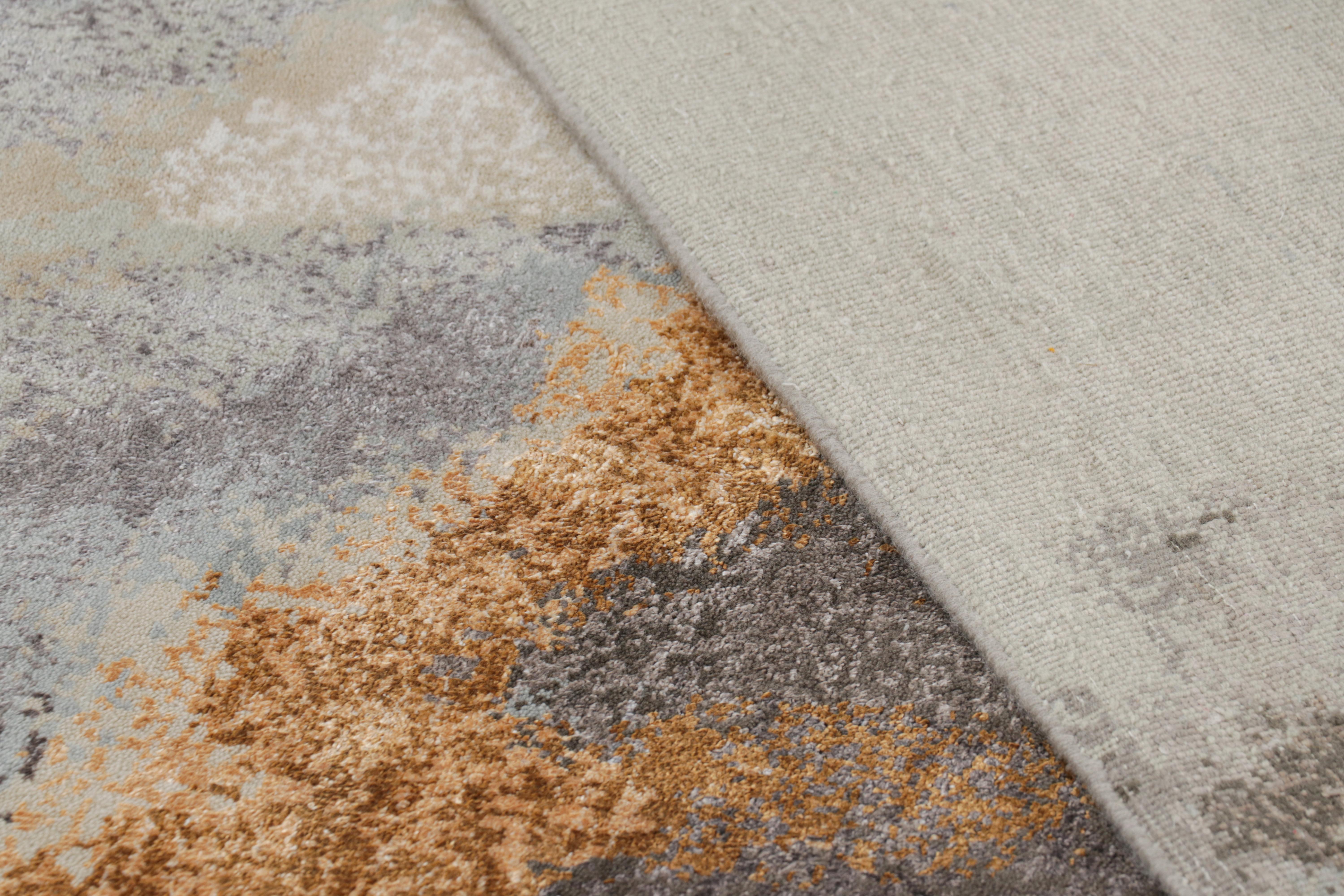 Alfombra Abstracta Sobredimensionada en Tonos Azules, Grises y Dorados de Rug & Kilim Seda en venta