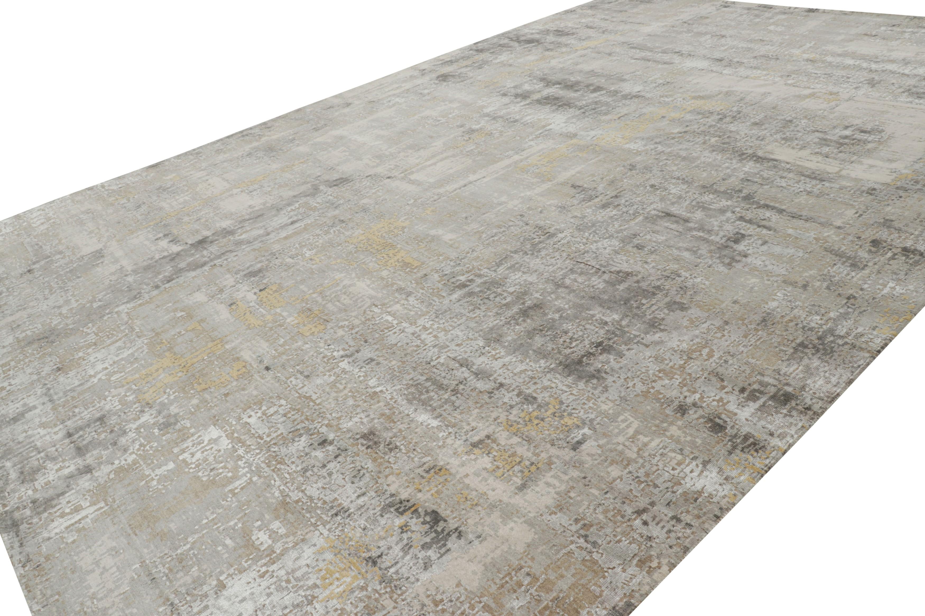 Annodato a mano Rug & Kilim: Tappeto astratto oversize con motivi grigio-argento e beige-marrone in vendita