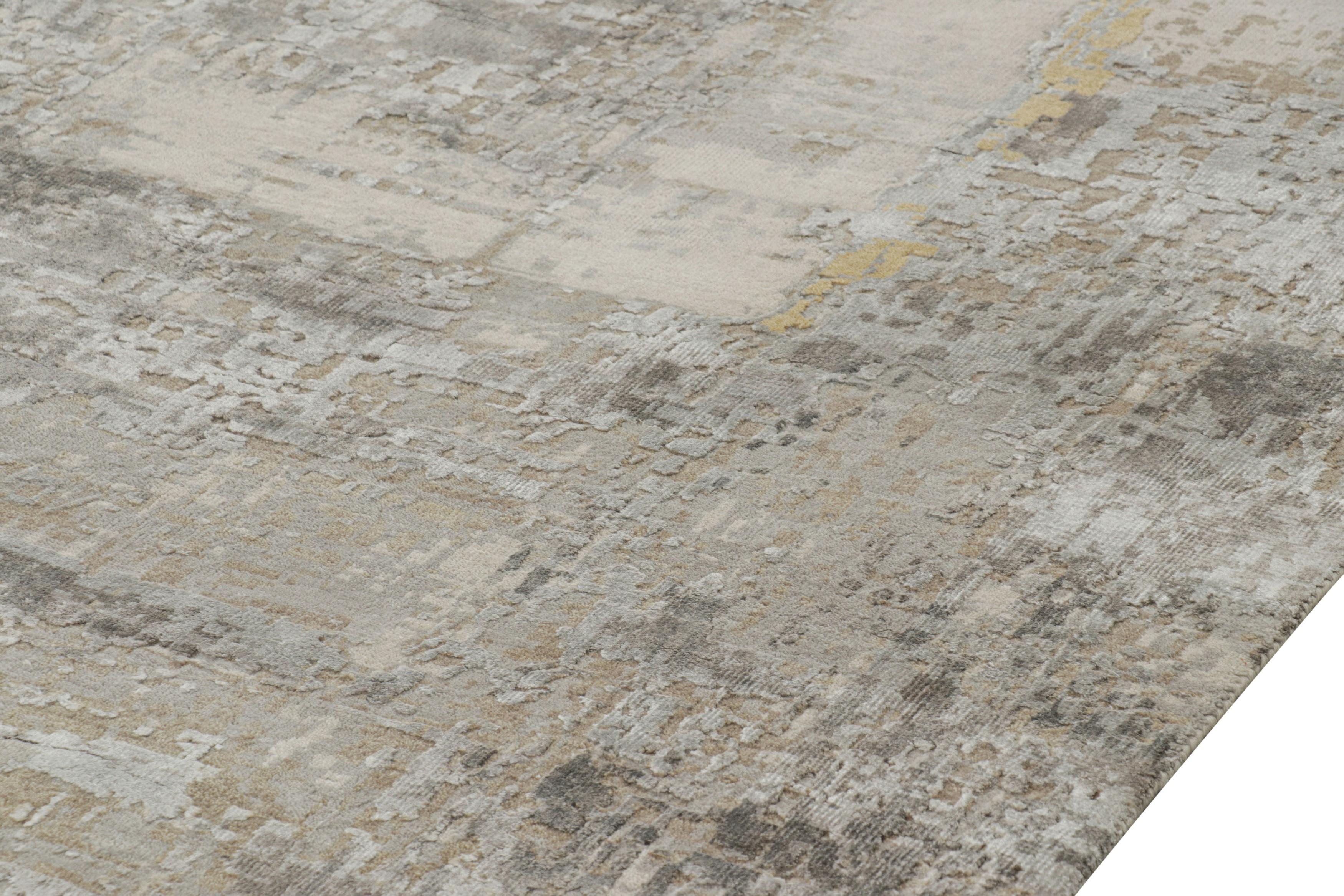 Rug & Kilim: Tappeto astratto oversize con motivi grigio-argento e beige-marrone In condizioni Nuovo in vendita a Long Island City, NY