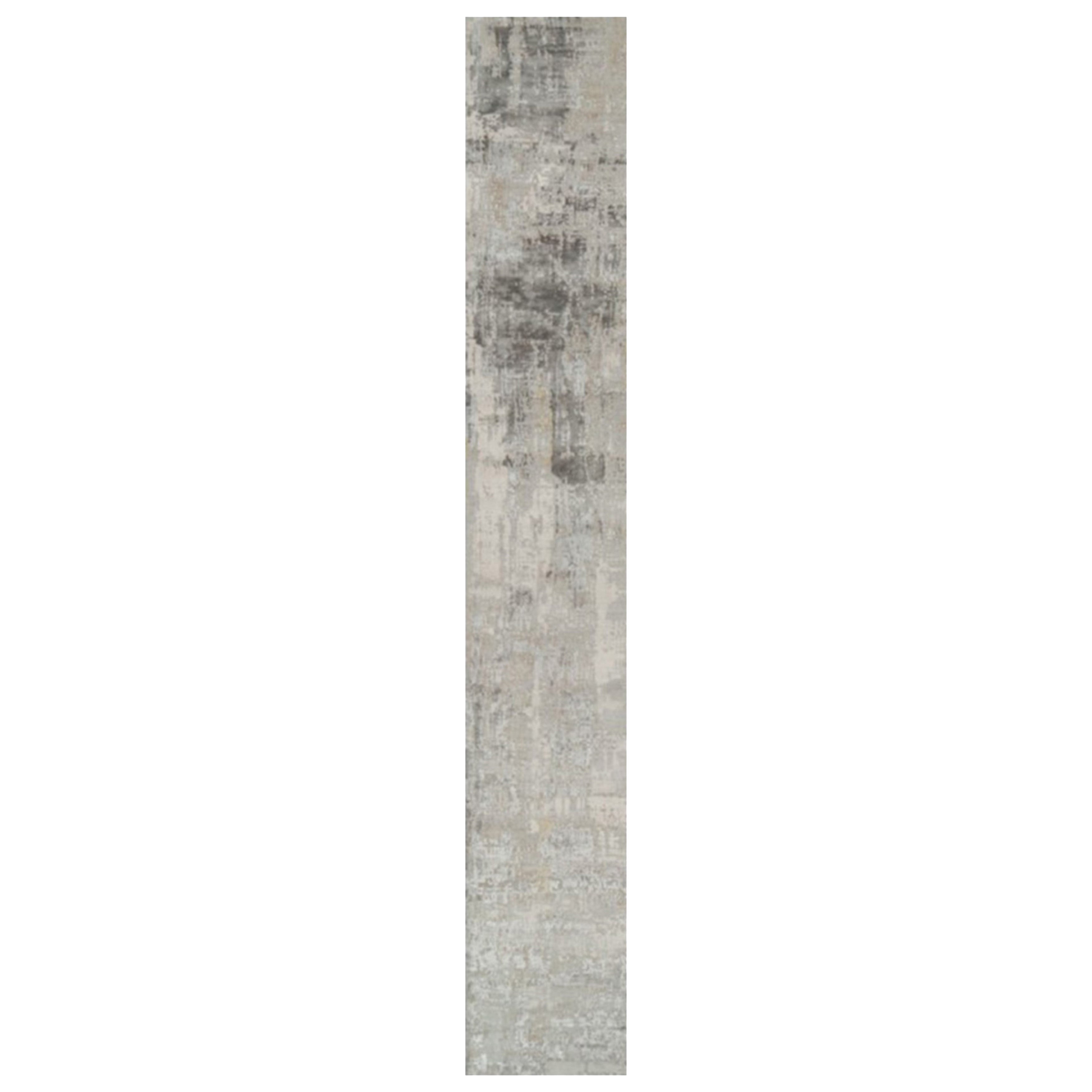 Rug & Kilim: Tappeto astratto oversize con motivi grigio-argento e beige-marrone