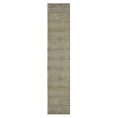 Rug & Kilim è un tappeto astratto sovradimensionato nei toni del beige e del marrone.