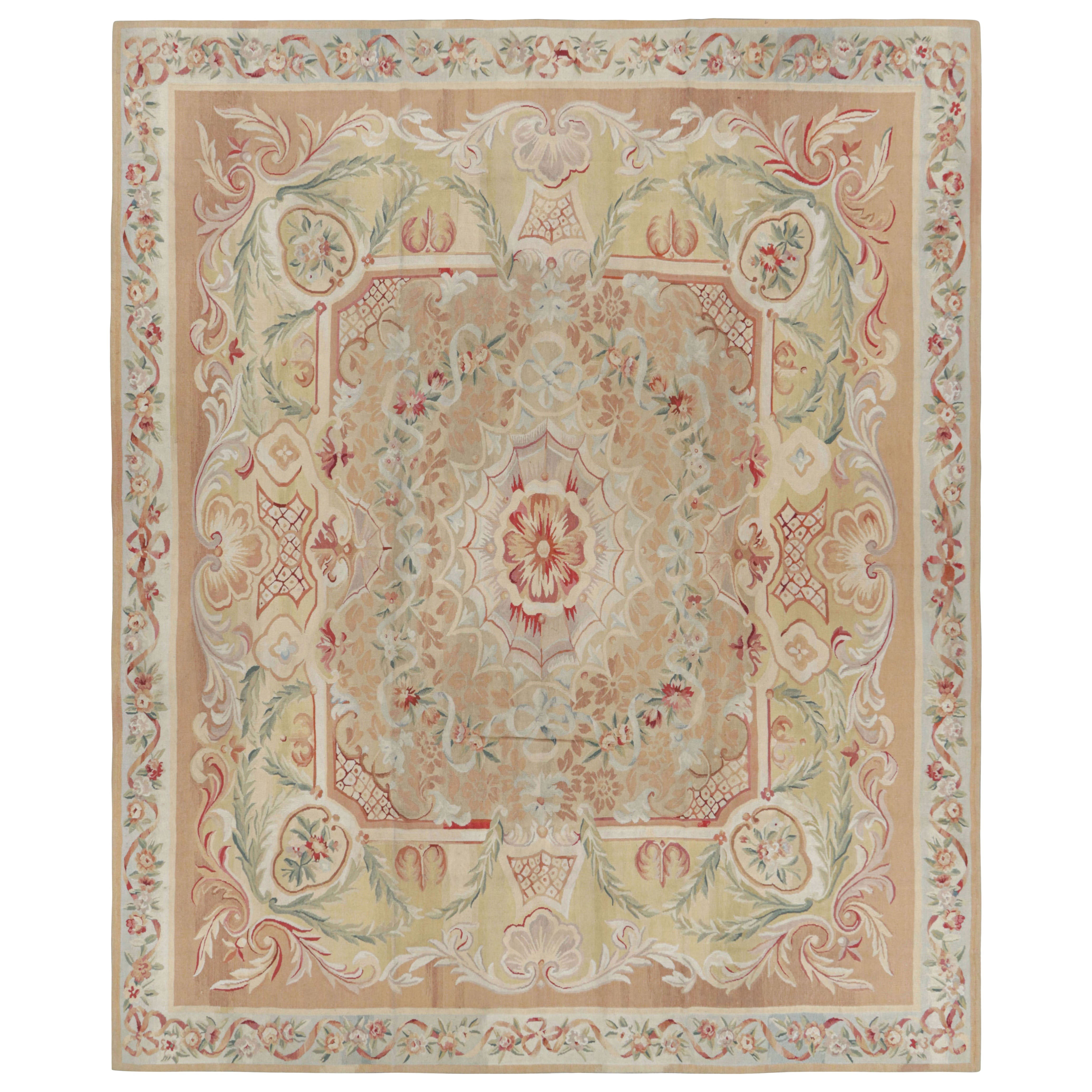 Rug & Kilim's Oversized Aubusson Style Rug in Beige-Brown with Floral Medallion (tapis surdimensionné de style Aubusson en beige et brun avec médaillon floral) en vente
