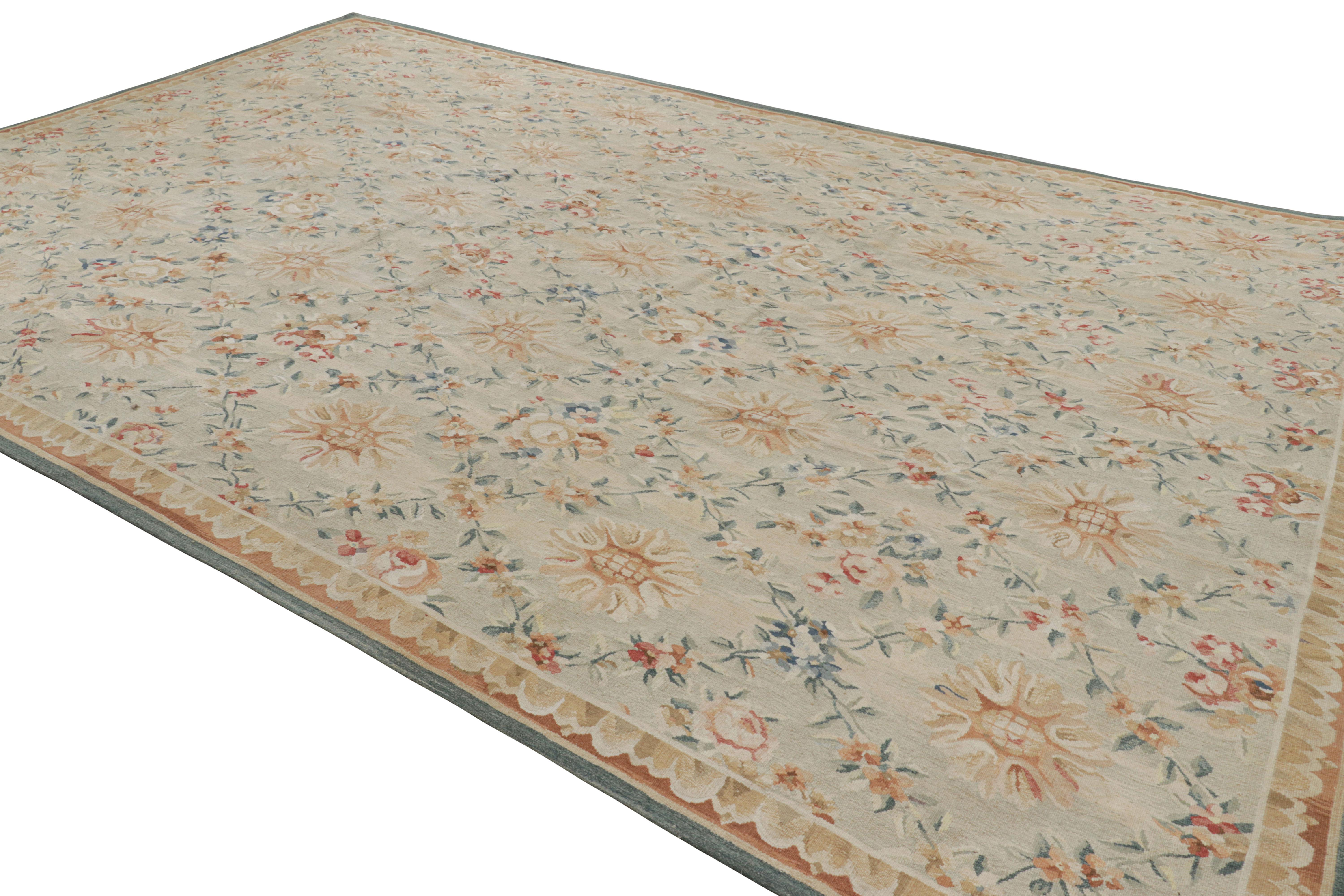 Rug & Kilim's Oversized Aubusson Style Rug in Beige-Cream with Floral Patterns (tapis surdimensionné de style Aubusson en beige-crème avec des motifs floraux) Neuf - En vente à Long Island City, NY