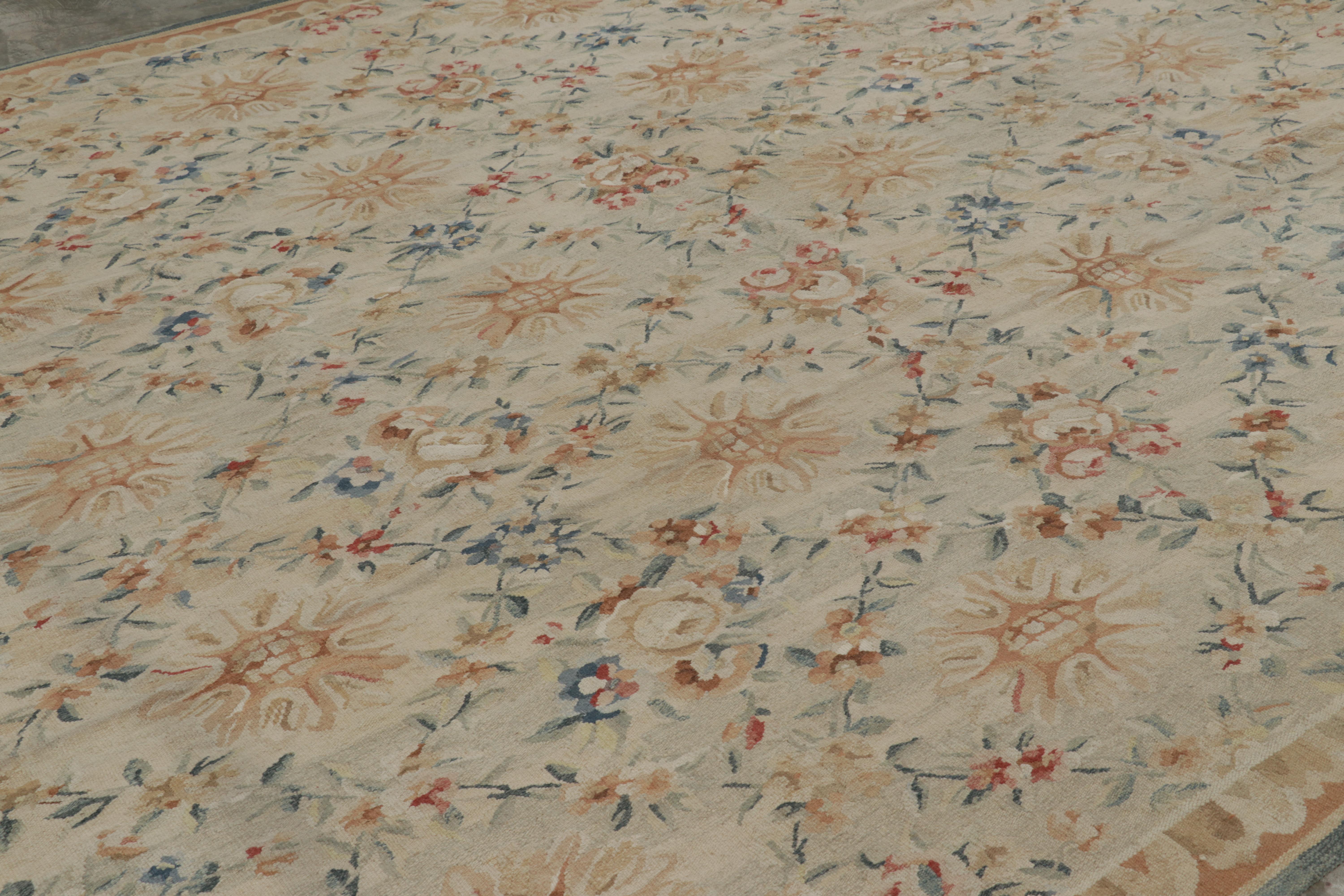 Rug & Kilim's Oversized Aubusson Style Rug in Beige-Cream with Floral Patterns (tapis surdimensionné de style Aubusson en beige-crème avec des motifs floraux) Neuf - En vente à Long Island City, NY