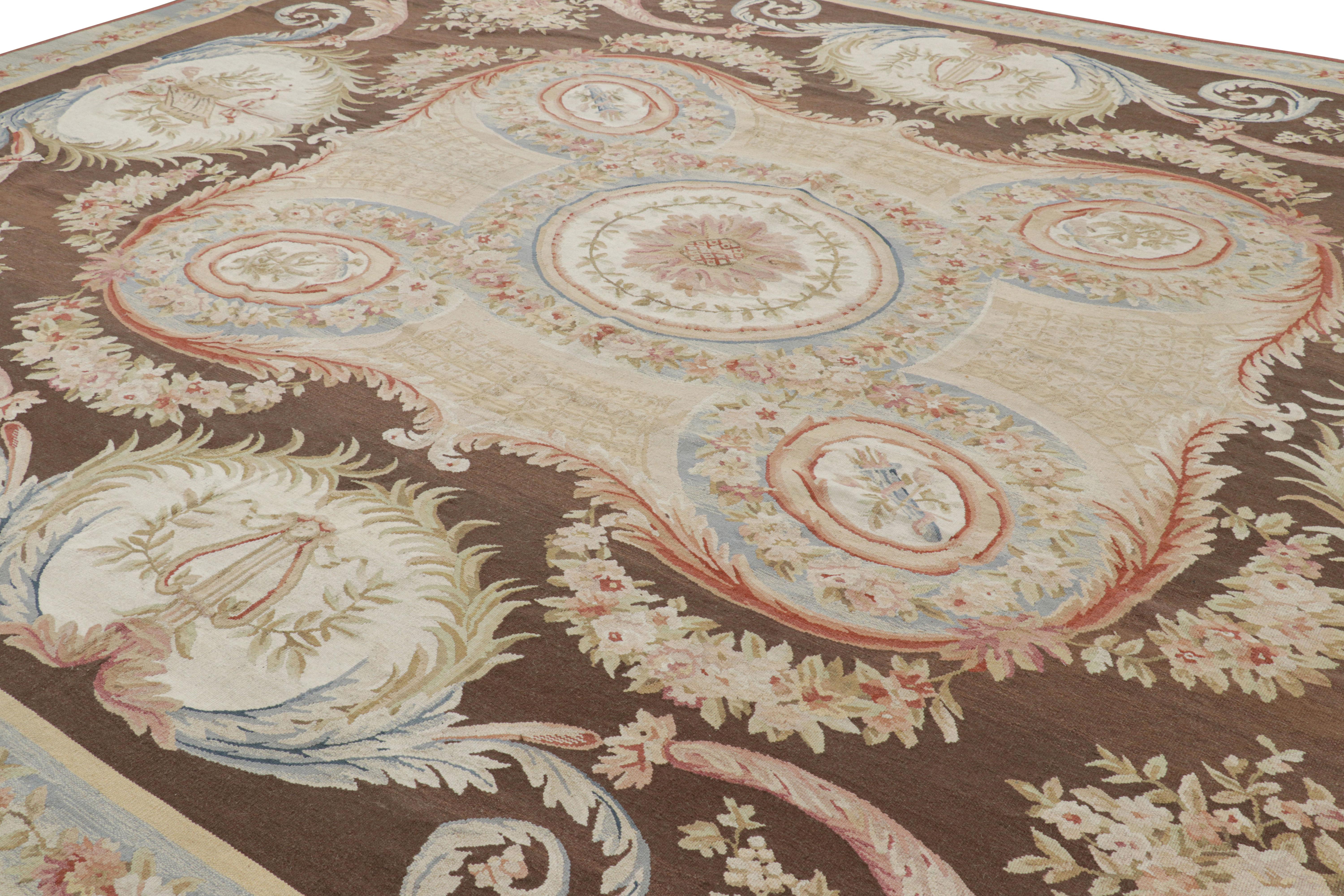 Tissé à la main en laine, ce tapis 14x18 est une nouveauté de la collection de tapis européens de Rug & Kilim - l'une de ses premières œuvres, inspirée par les tapis et tapisseries antiques d'Aubusson. 

Sur le Design : 

Les admirateurs de