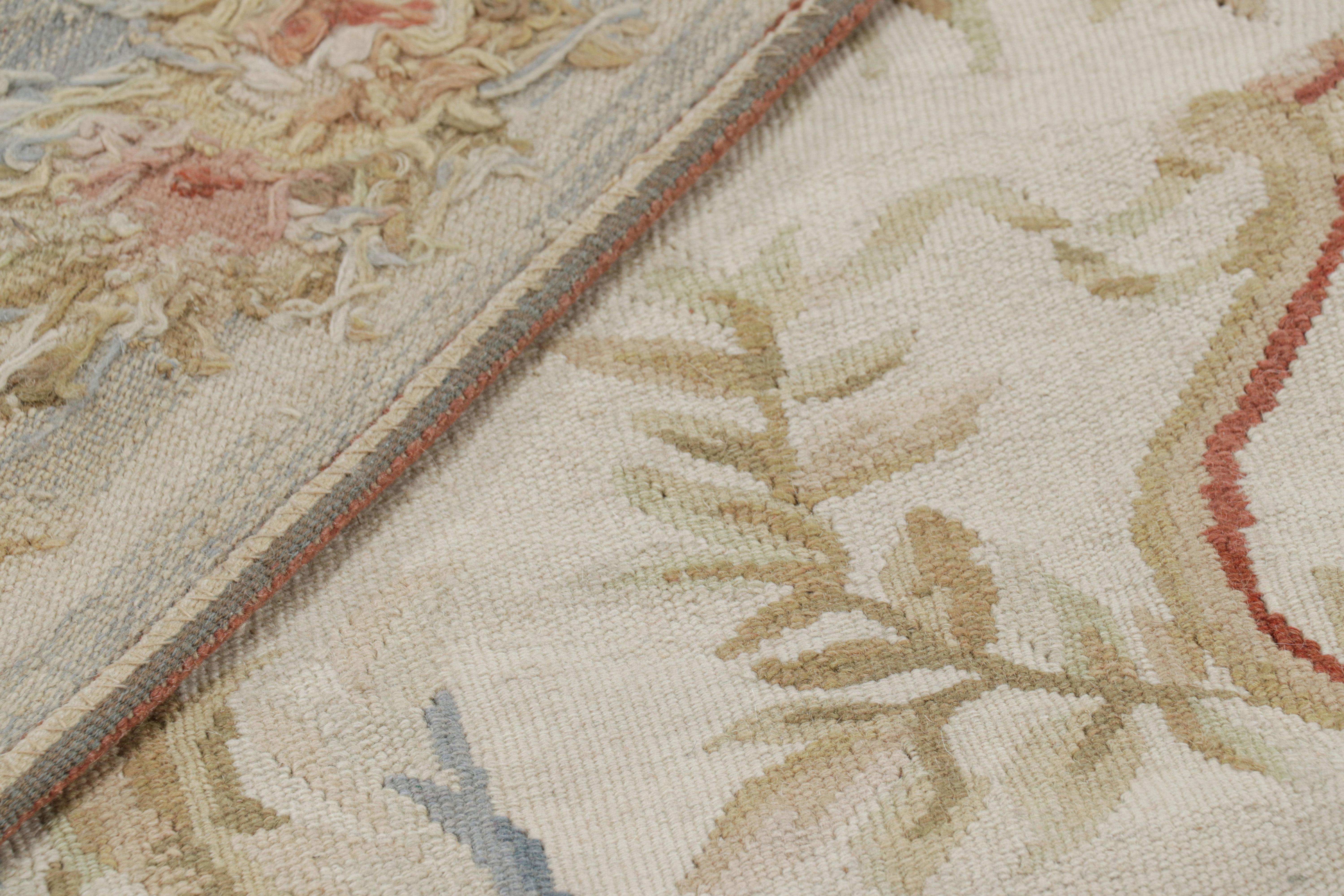 Laine Rug & Kilim's Oversized Aubusson Style Rug in Brown with Medallion and Florals (Tapis d'Aubusson surdimensionné avec médaillon et fleurs) en vente