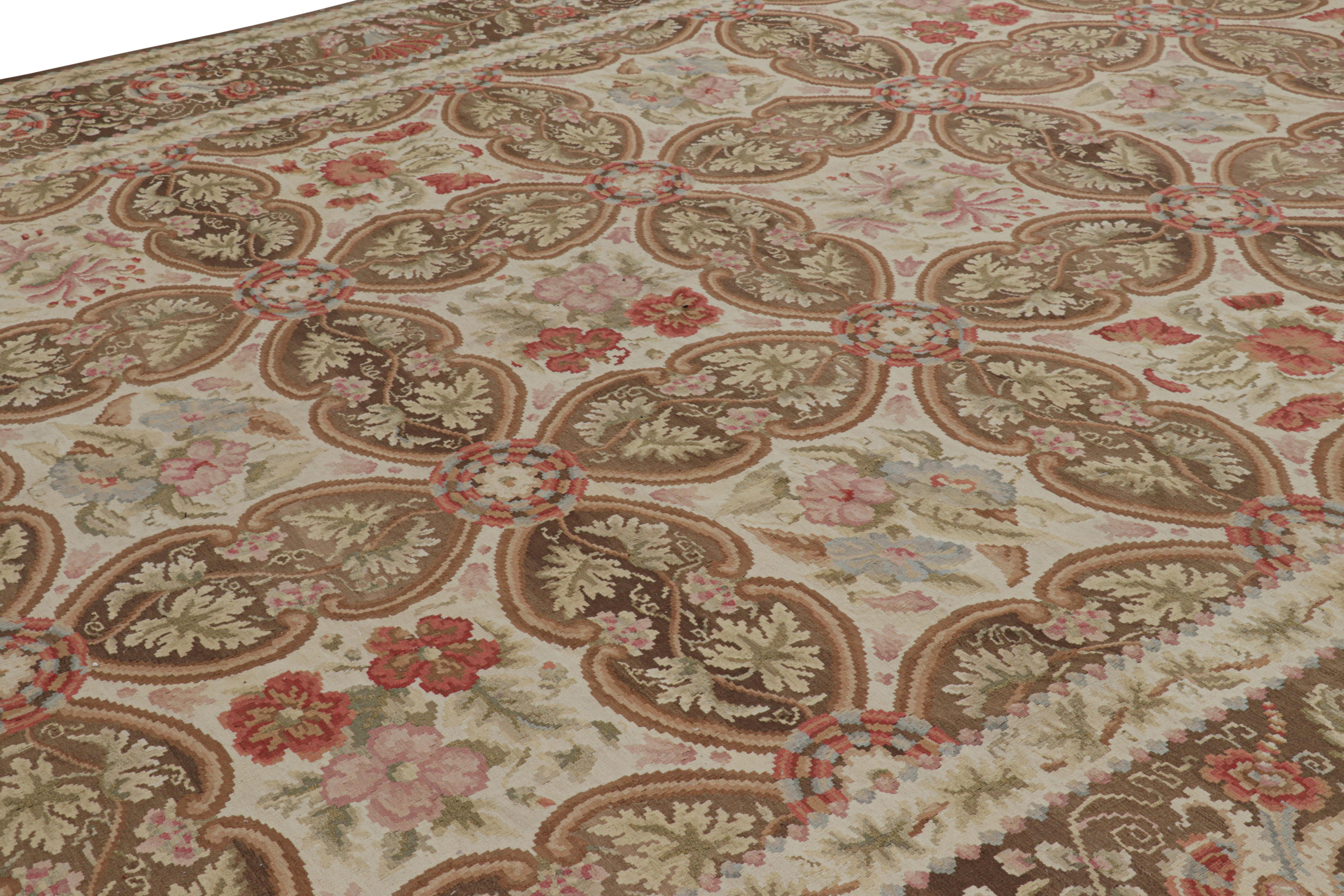 Tissé à la main dans un tissage plat en laine, ce tapis 14x22 est une nouveauté de la collection de tapis européens de Rug & Kilim - l'une de ses premières œuvres, inspirée par les anciens kilims et tissages plats de Bessarabie. 

Sur le Design :