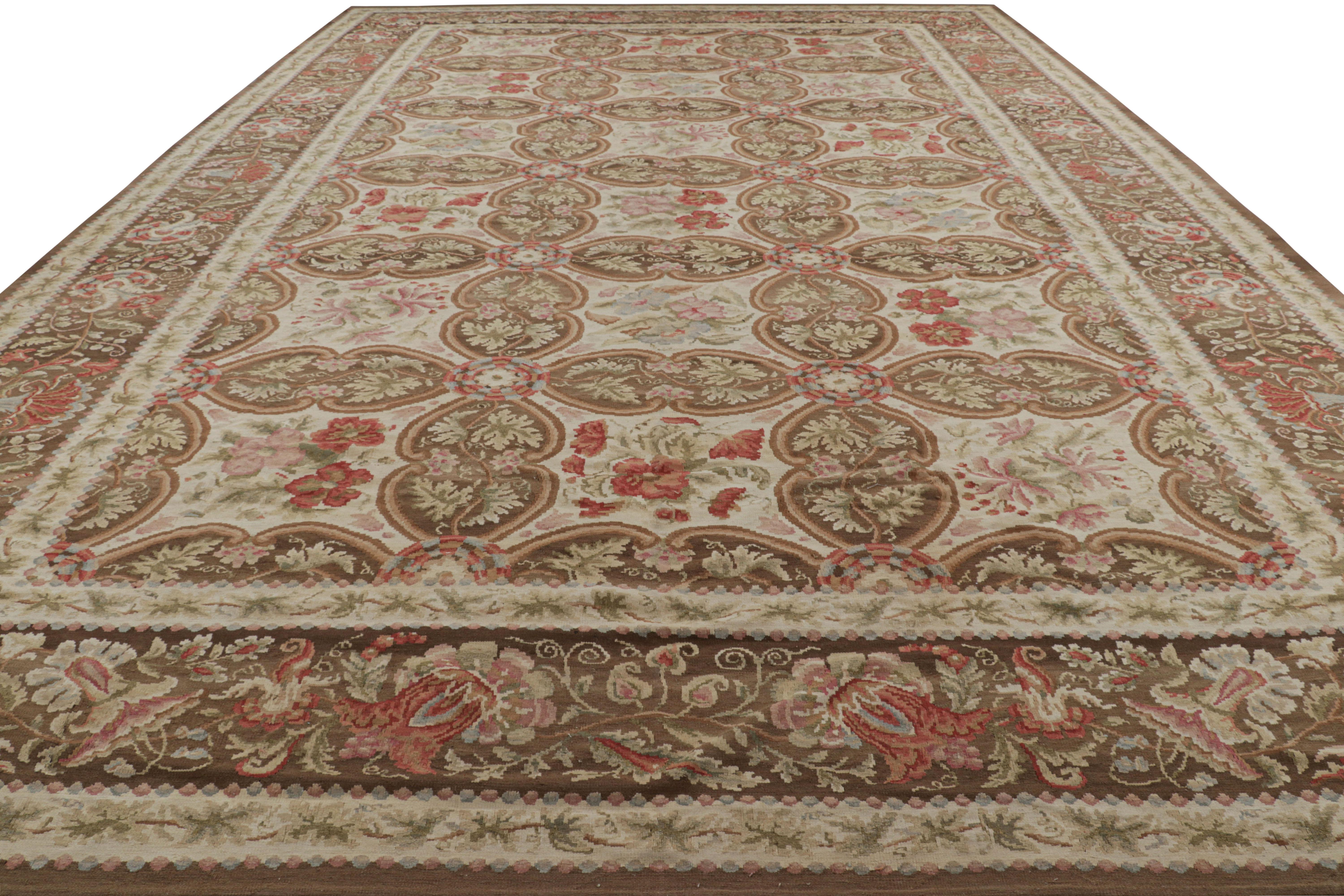 Rug & Kilim's Oversized Bessarabian Style Rug in Beige-Brown with Floral Pattern (tapis de style bessarabien surdimensionné en beige et brun avec motif floral) Neuf - En vente à Long Island City, NY