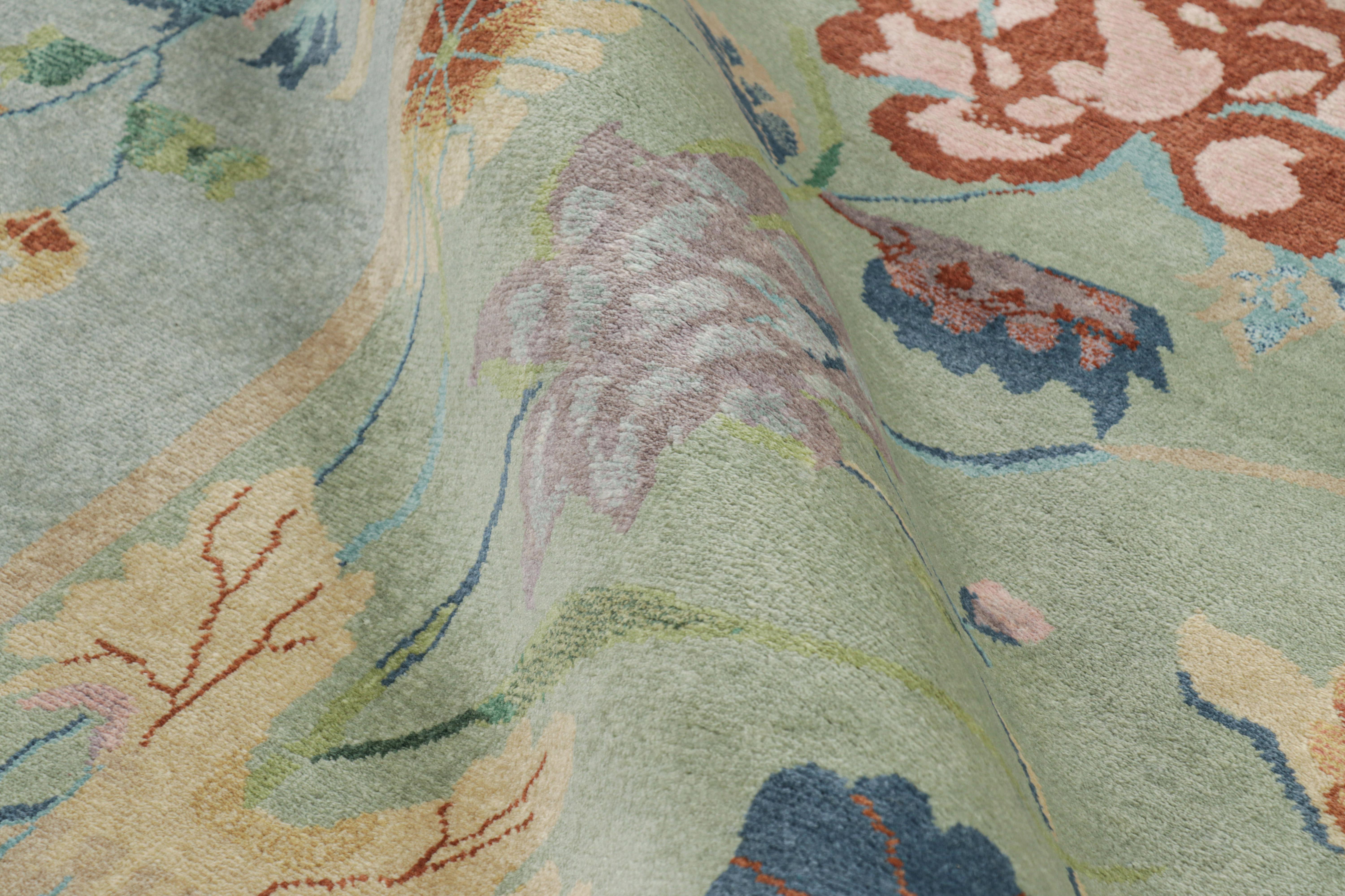 Indien Rug & Kilim's Oversized Chinese Art Deco Style Floral Rug in Green and Blue (tapis chinois surdimensionné de style Art déco en vert et bleu) en vente