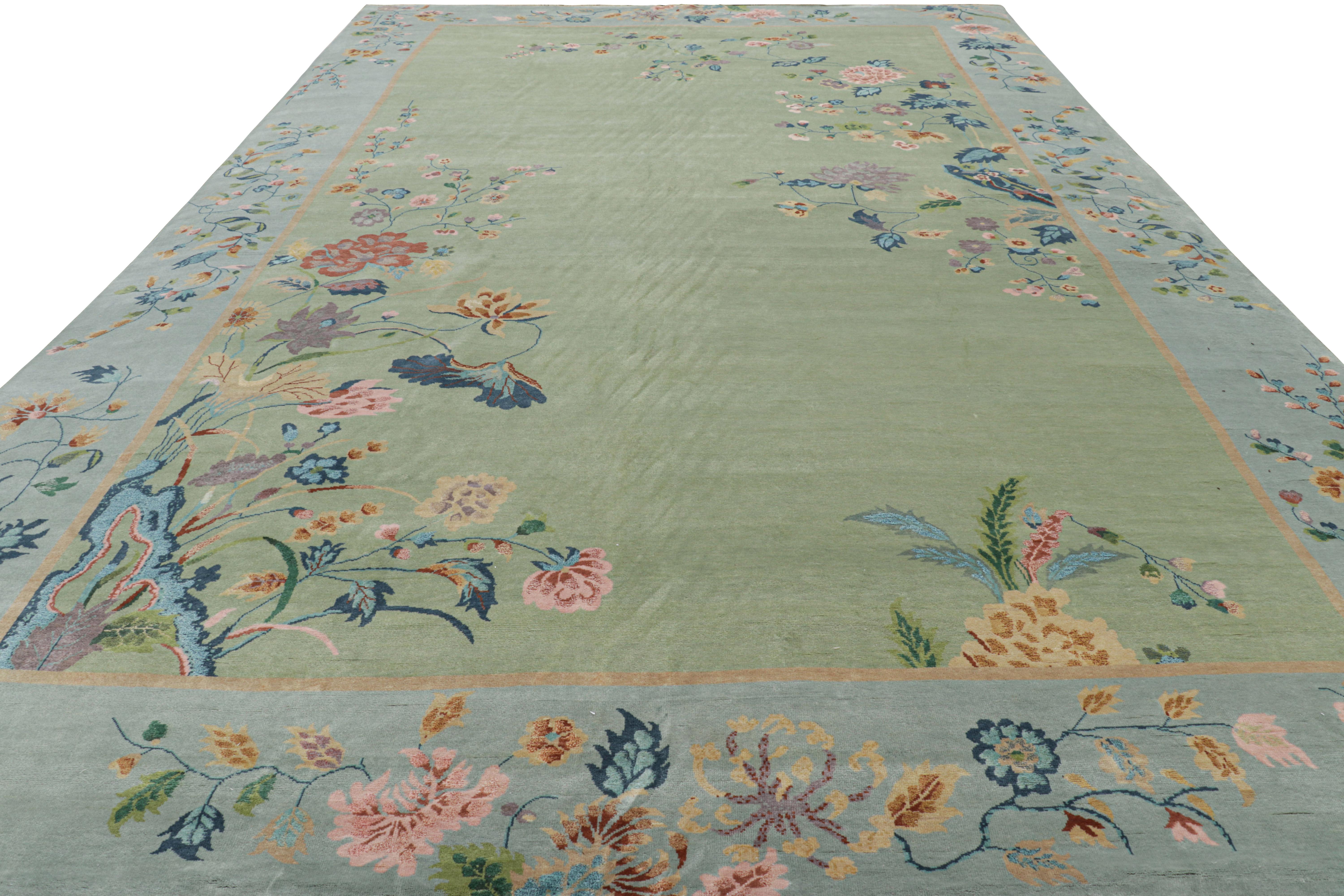 Übergroßer chinesischer Blumenteppich im Art-Déco-Stil von Rug & Kilim in Grün und Blau (Handgeknüpft) im Angebot