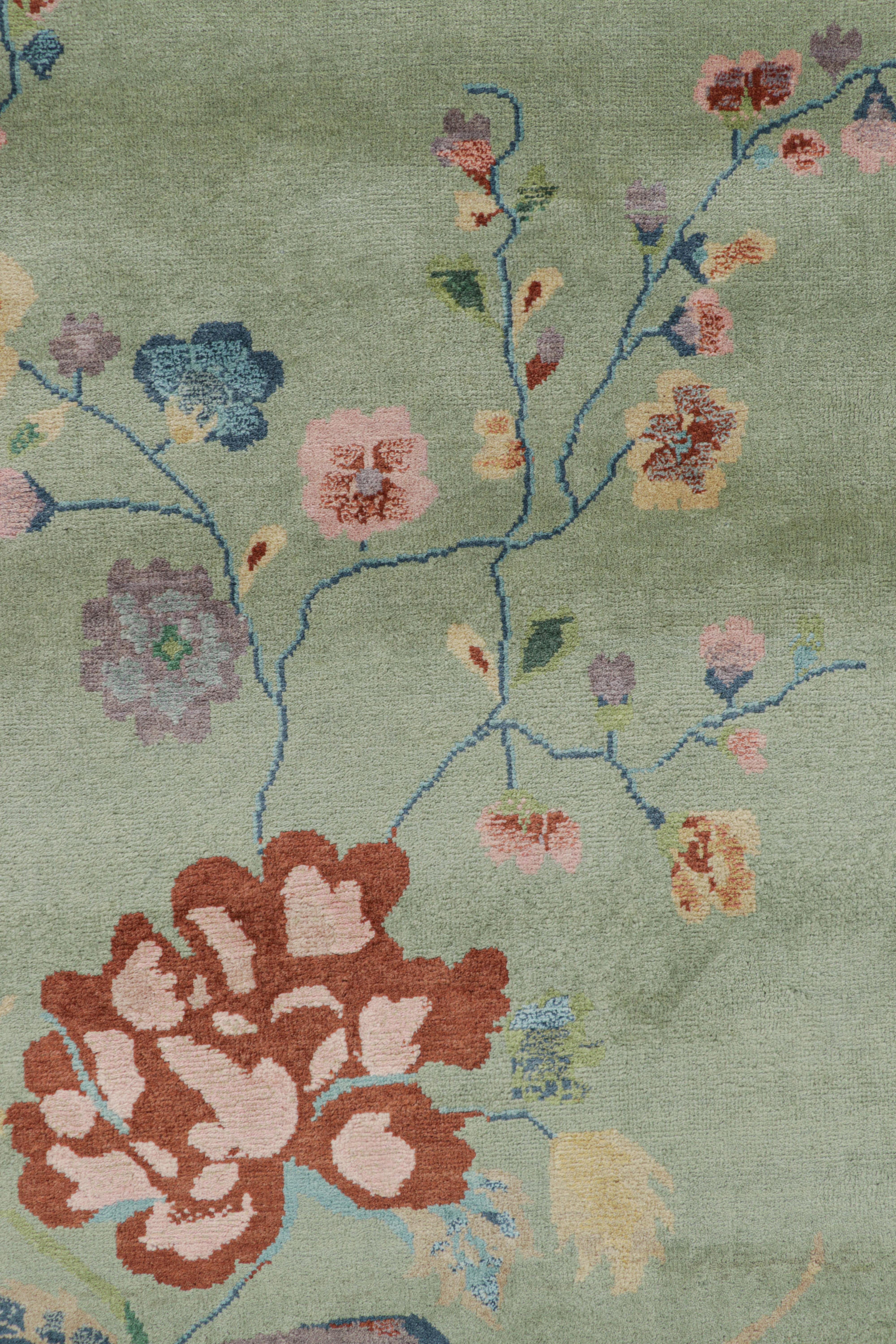 XXIe siècle et contemporain Rug & Kilim's Oversized Chinese Art Deco Style Floral Rug in Green and Blue (tapis chinois surdimensionné de style Art déco en vert et bleu) en vente