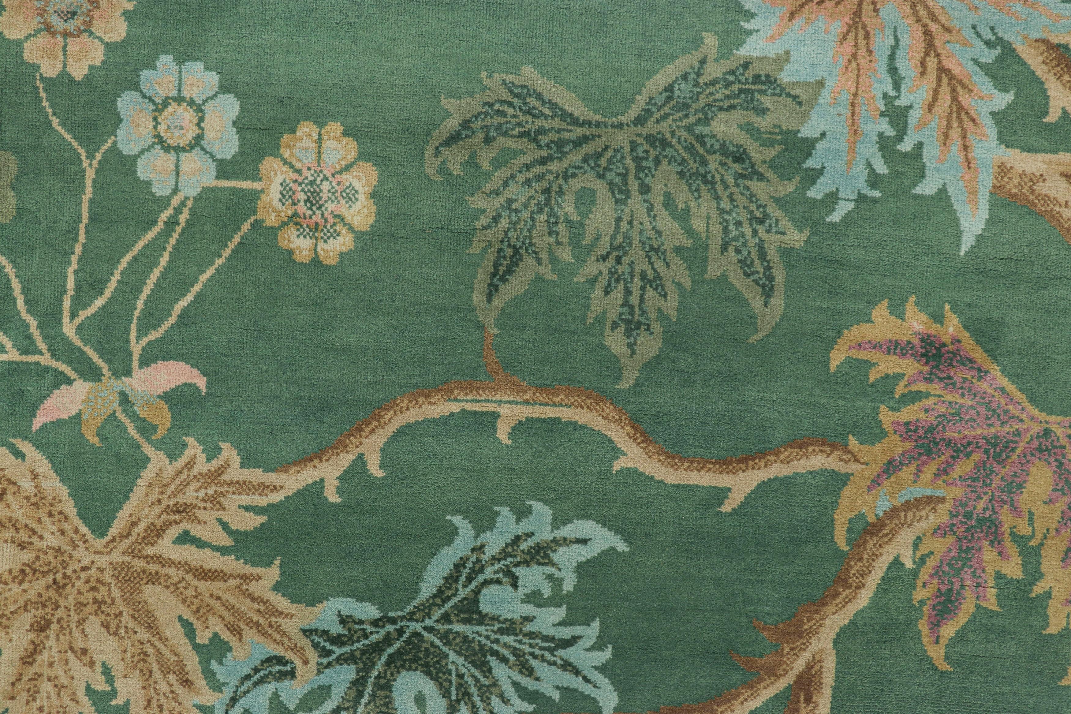 Art Déco Rug & Kilim è un tappeto cinese sovradimensionato in stile Art Deco di colore verde con motivi floreali in vendita