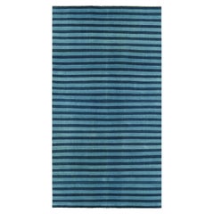 Rug & Kilim's Oversized Contemporary Dhurrie Rug in Blue Stripes (tapis contemporain surdimensionné à rayures bleues)