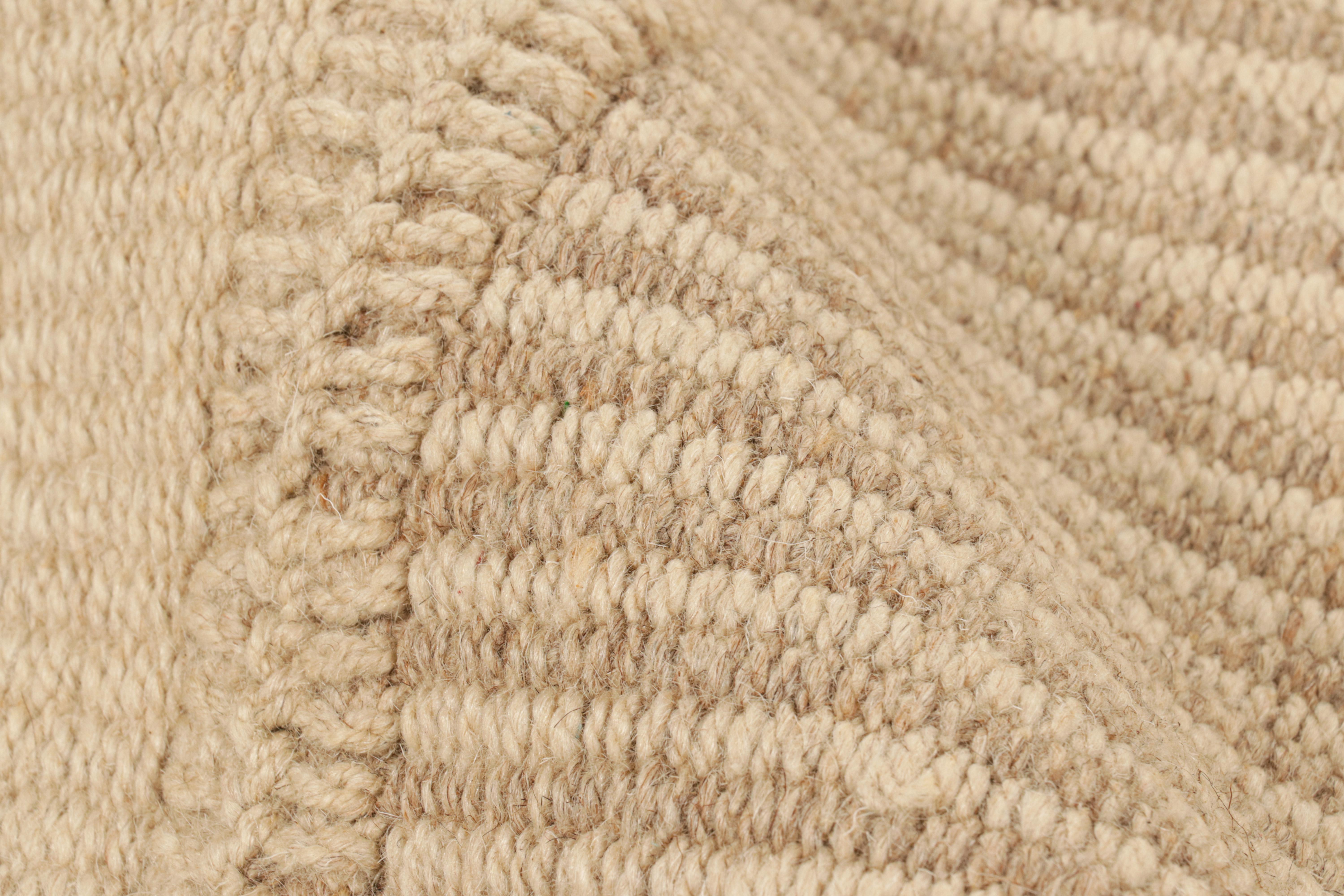 Kilim contemporáneo sobredimensionado de Rug & Kilim en rayas de textura marrón y beige Siglo XXI y contemporáneo en venta