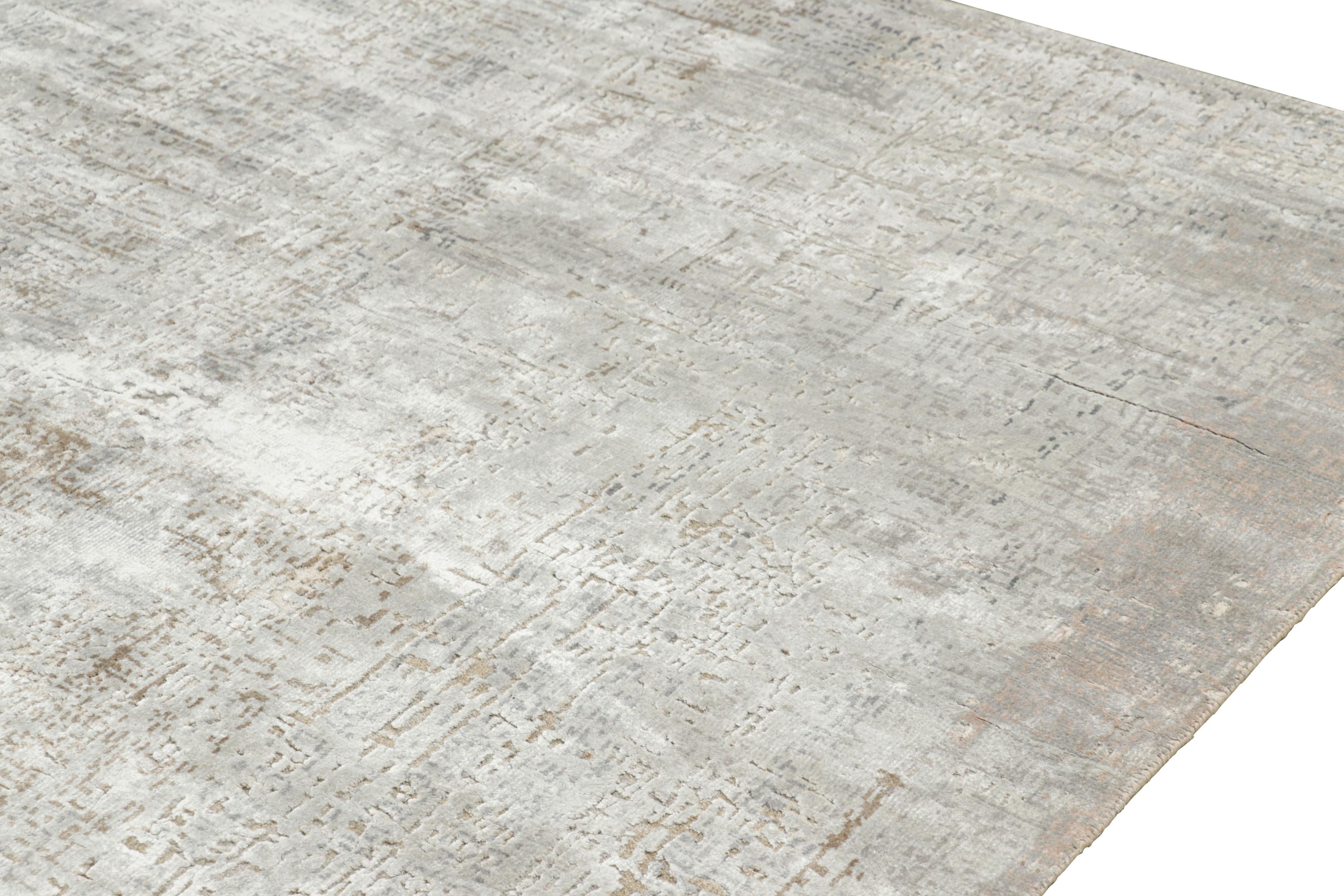 Rug & Kilim’s Oversized Contemporary Rug In Silver-Gray with Abstract Patterns In New Condition For Sale In Long Island City, NY