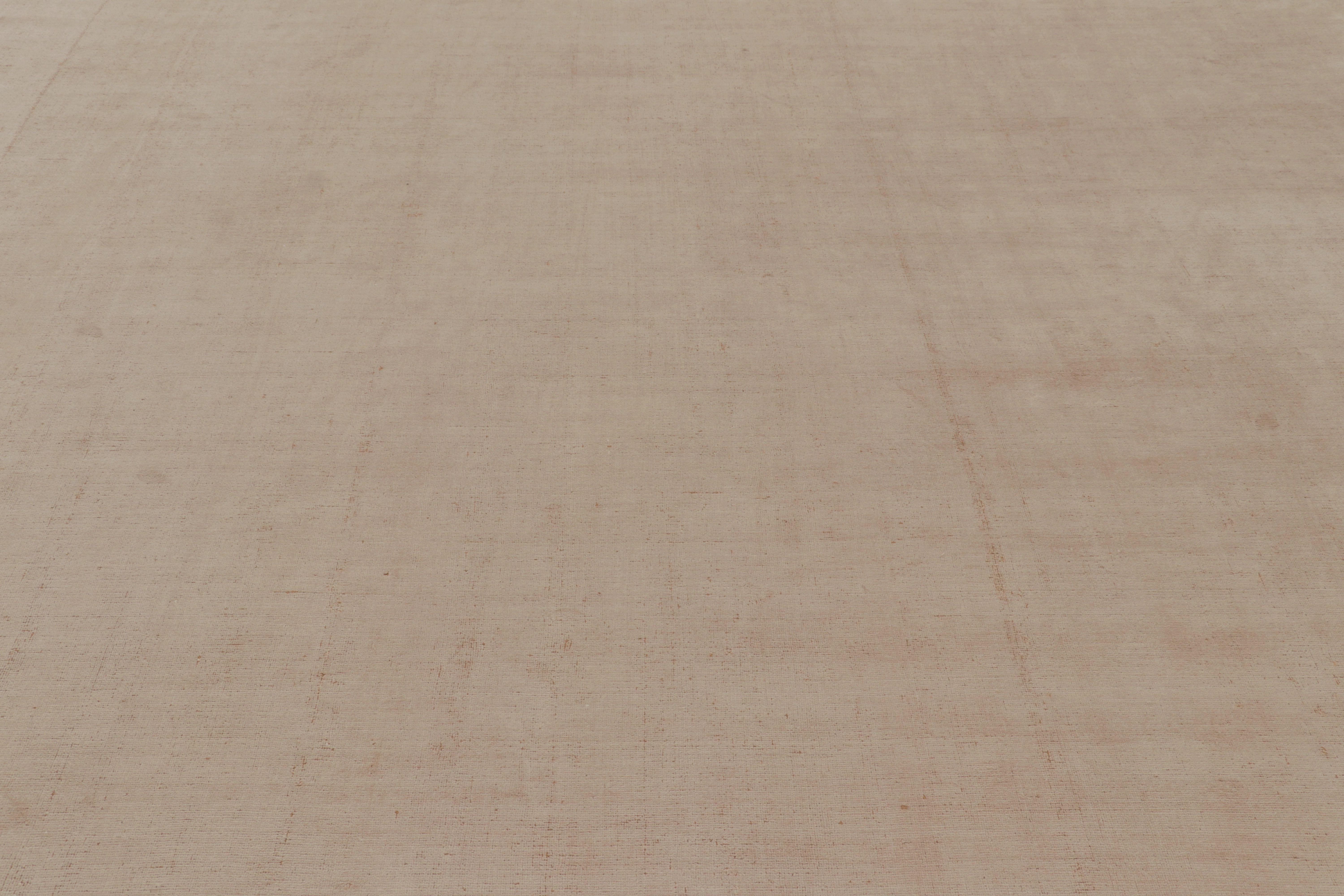 Art Déco Rug & Kilim è un tappeto personalizzato con texture contemporanea e sovradimensionata nei toni del beige e del crema. in vendita