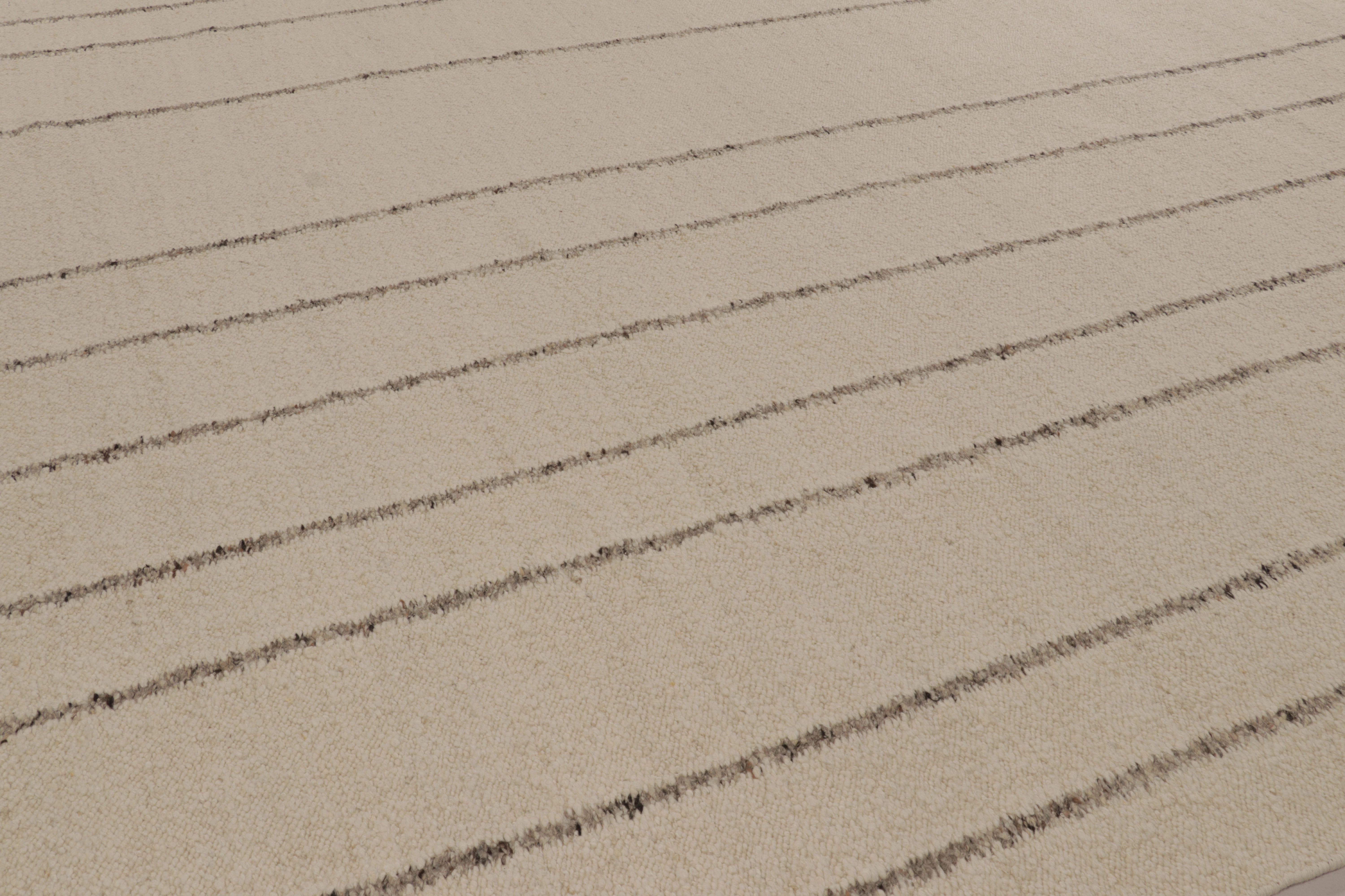 Rug & Kilims übergroßes, strukturiertes Flachgewebe in Beige- und Cremetönen (Indisch) im Angebot