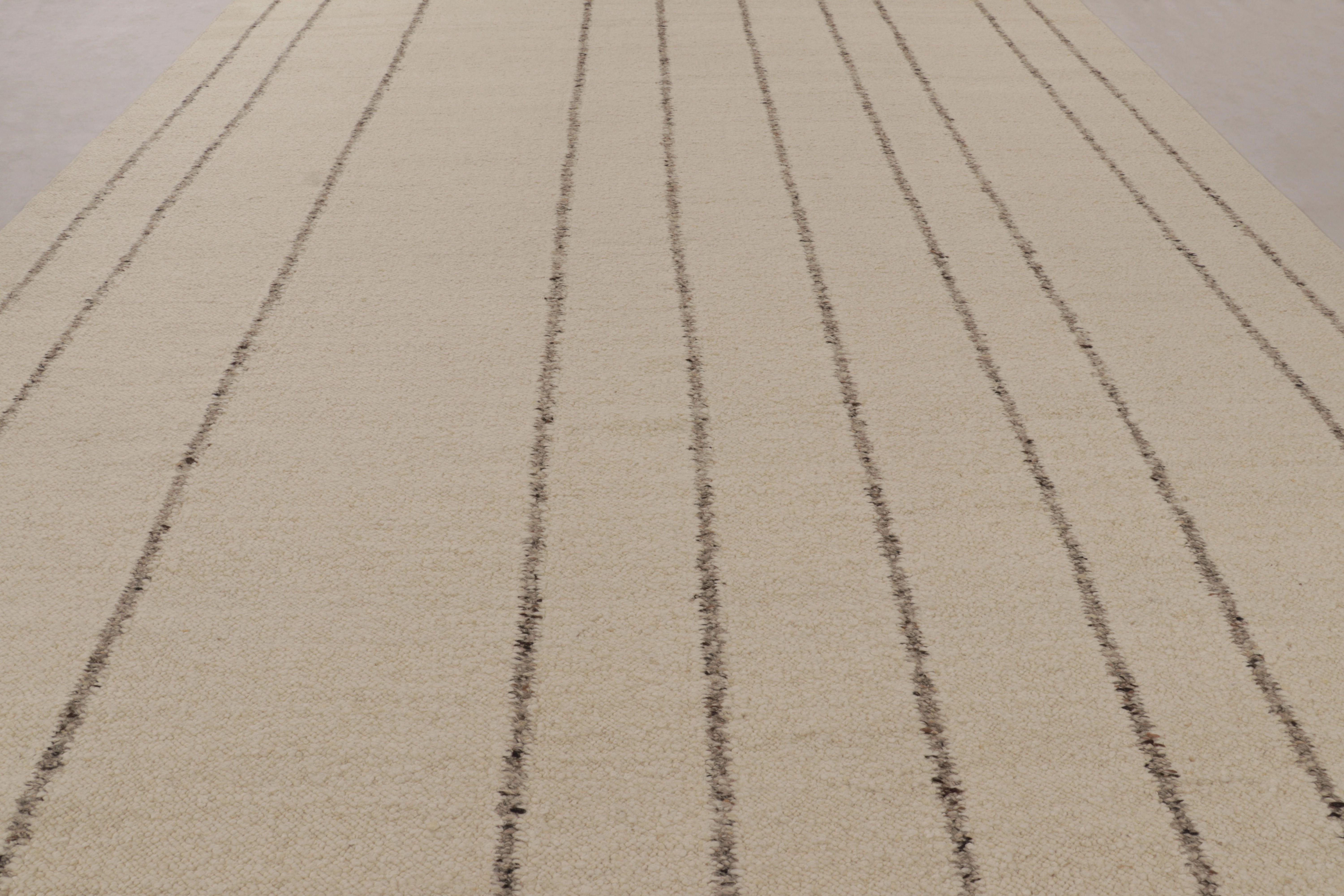 Rug & Kilims übergroßes, strukturiertes Flachgewebe in Beige- und Cremetönen im Zustand „Neu“ im Angebot in Long Island City, NY