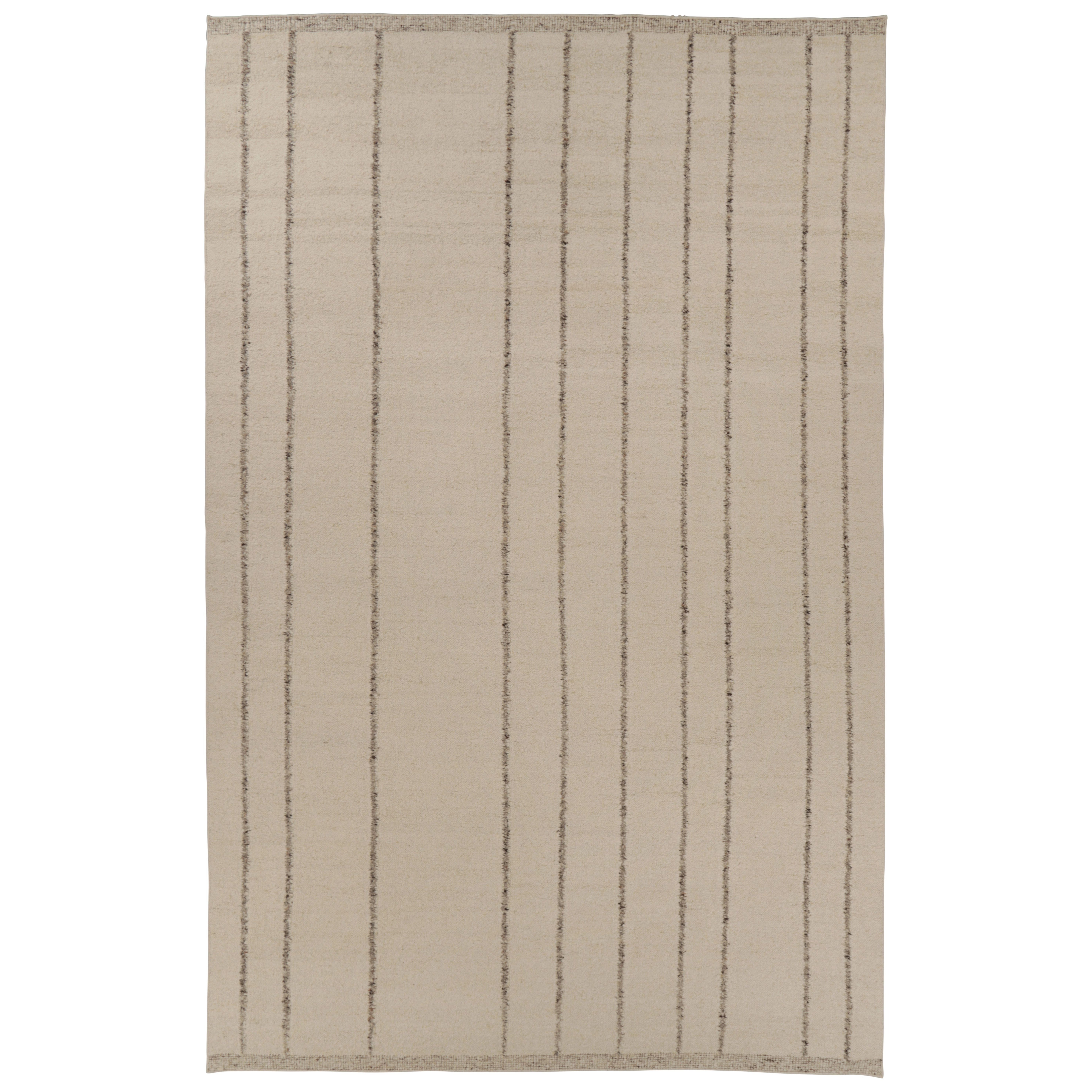 Rug
Kilim
s Oversized Contemporary Textural Flatweave in Beige
Cream Tones (Tapis
Kilim, tissage plat contemporain surdimensionné dans les tons beige et crème)