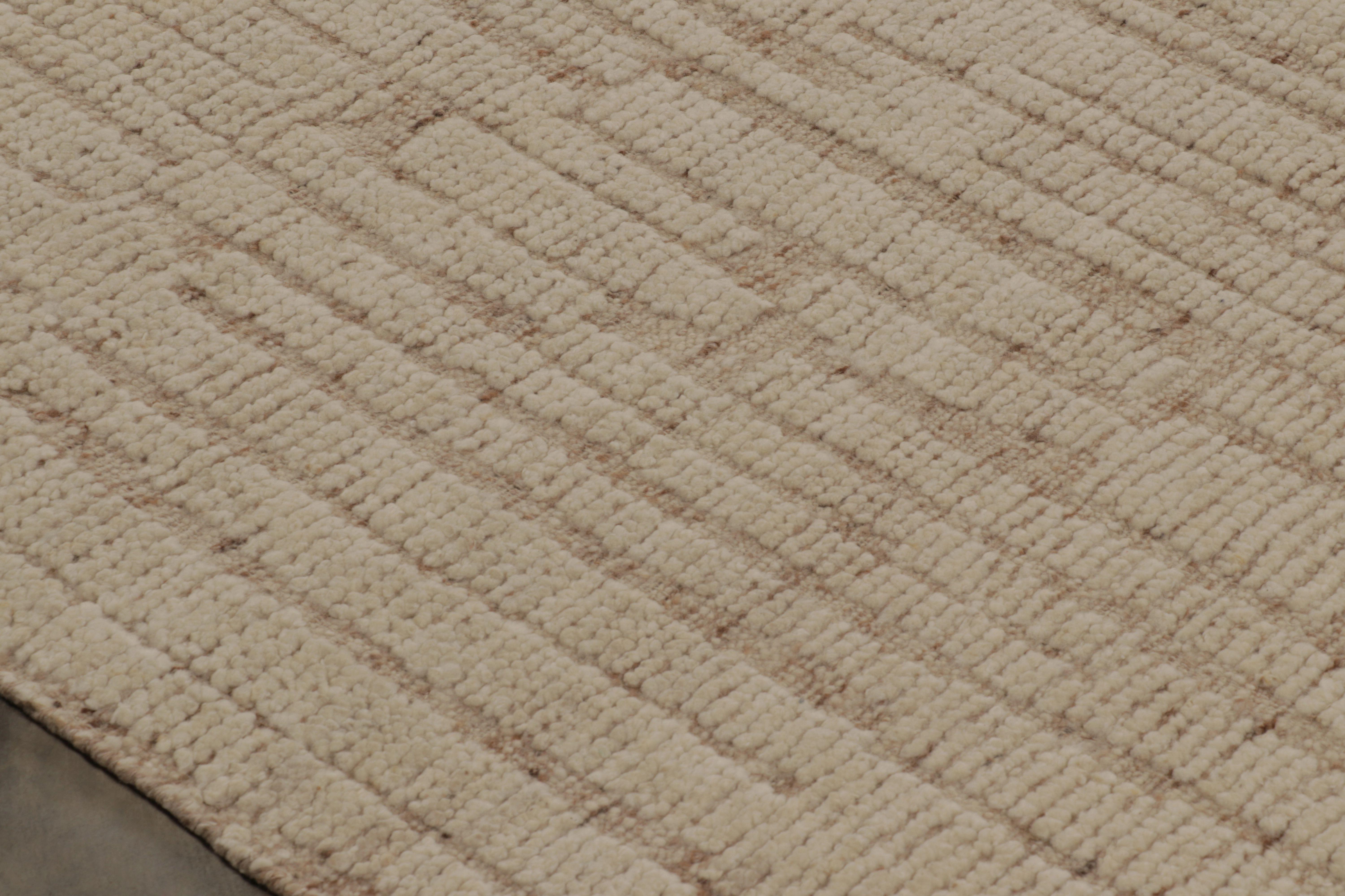 Dieser handgeknüpfte Teppich im Format 14x18 aus Wolle und Baumwolle ist eine aufregende neue Ergänzung der Textural Collection'S von Rug & Kilim. Er besticht durch seine schlichte Farbpalette und sein einzigartiges Spiel mit Streifen, hohen und