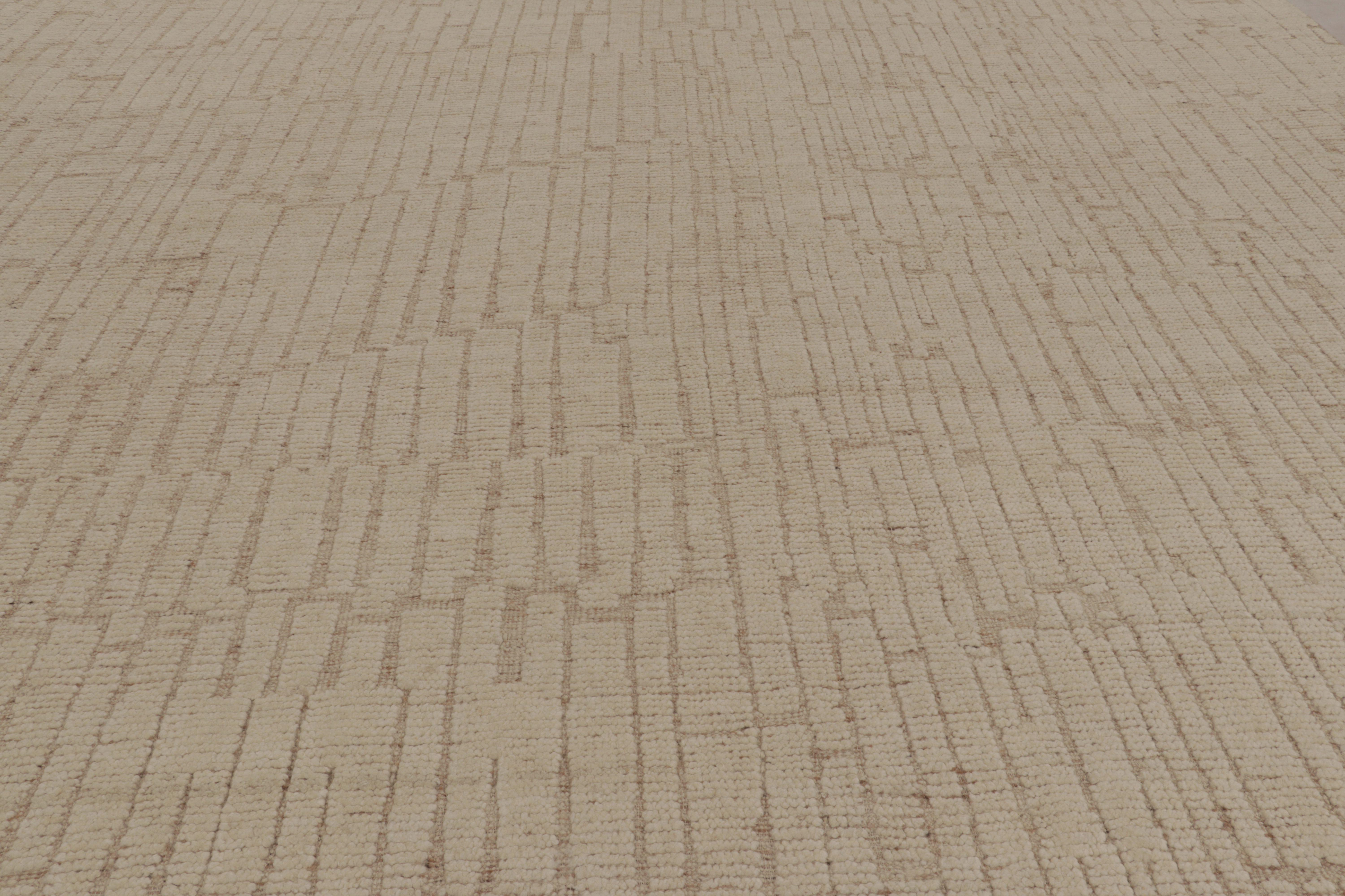 Rug & Kilim's übergroßer zeitgenössischer Strukturteppich in Beige- und Creme-Tönen (Moderne) im Angebot