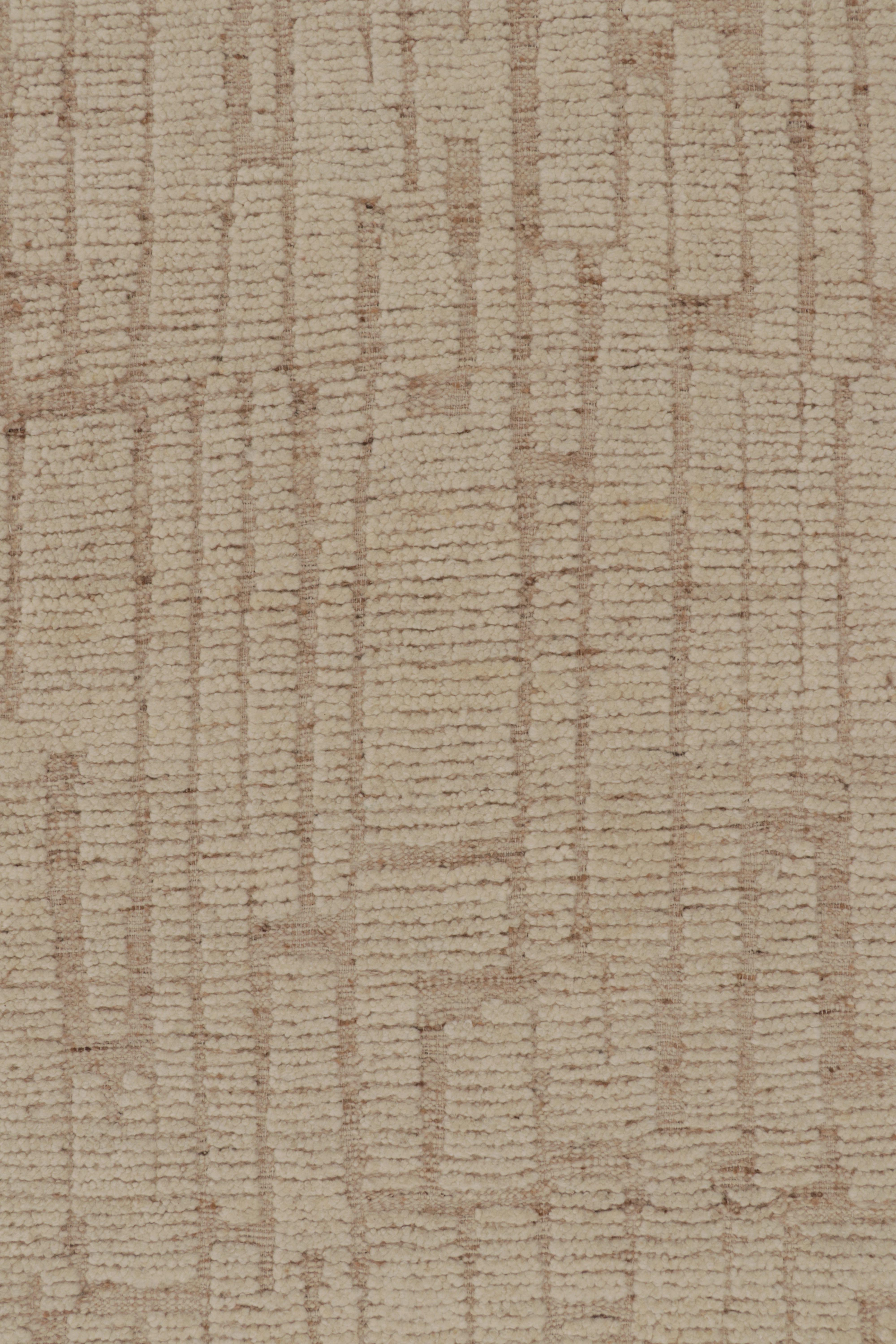 Rug & Kilim's übergroßer zeitgenössischer Strukturteppich in Beige- und Creme-Tönen (Handgeknüpft) im Angebot
