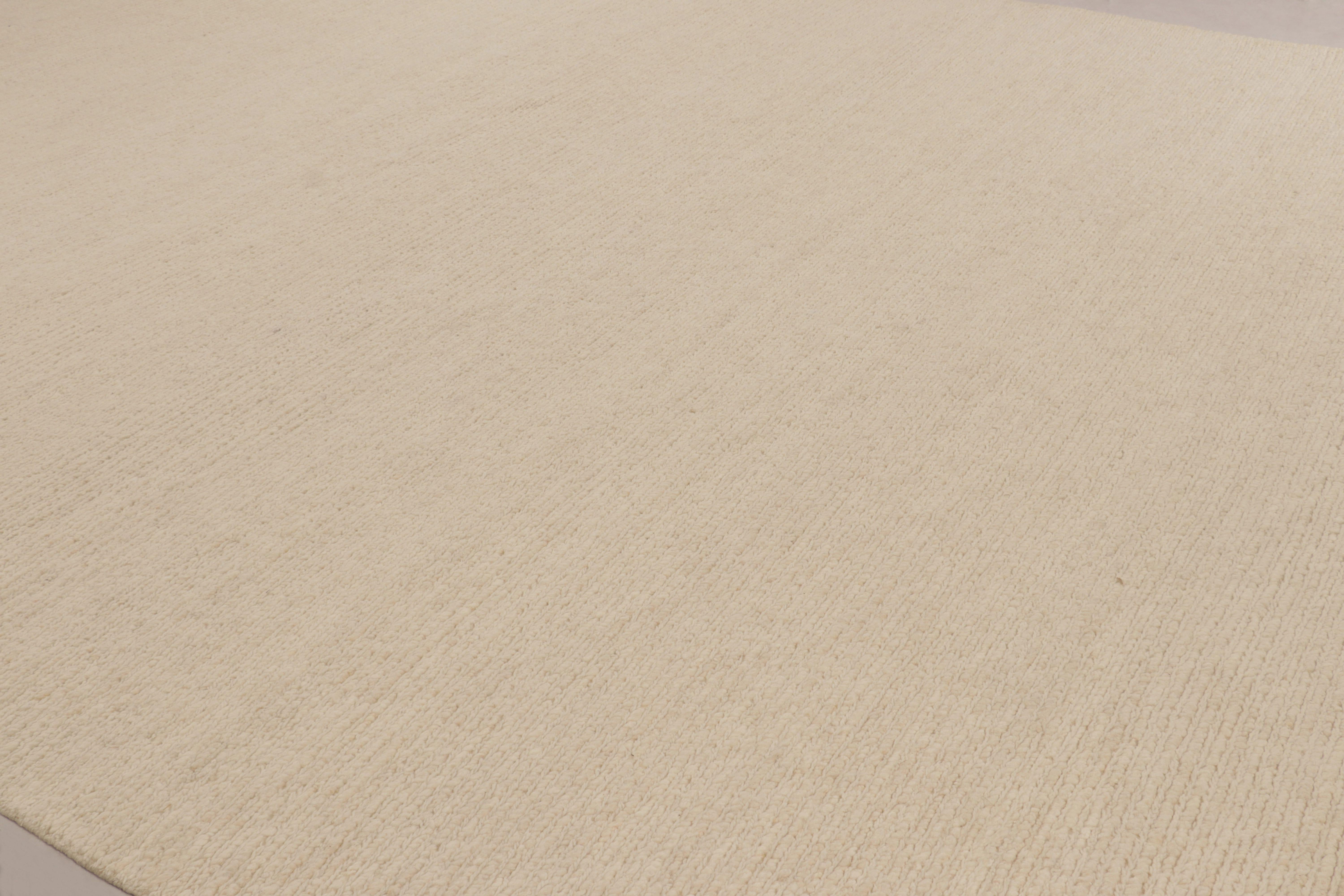 Rug & Kilim è un tappeto contemporaneo oversize dai toni beige e crema. In condizioni Nuovo in vendita a Long Island City, NY