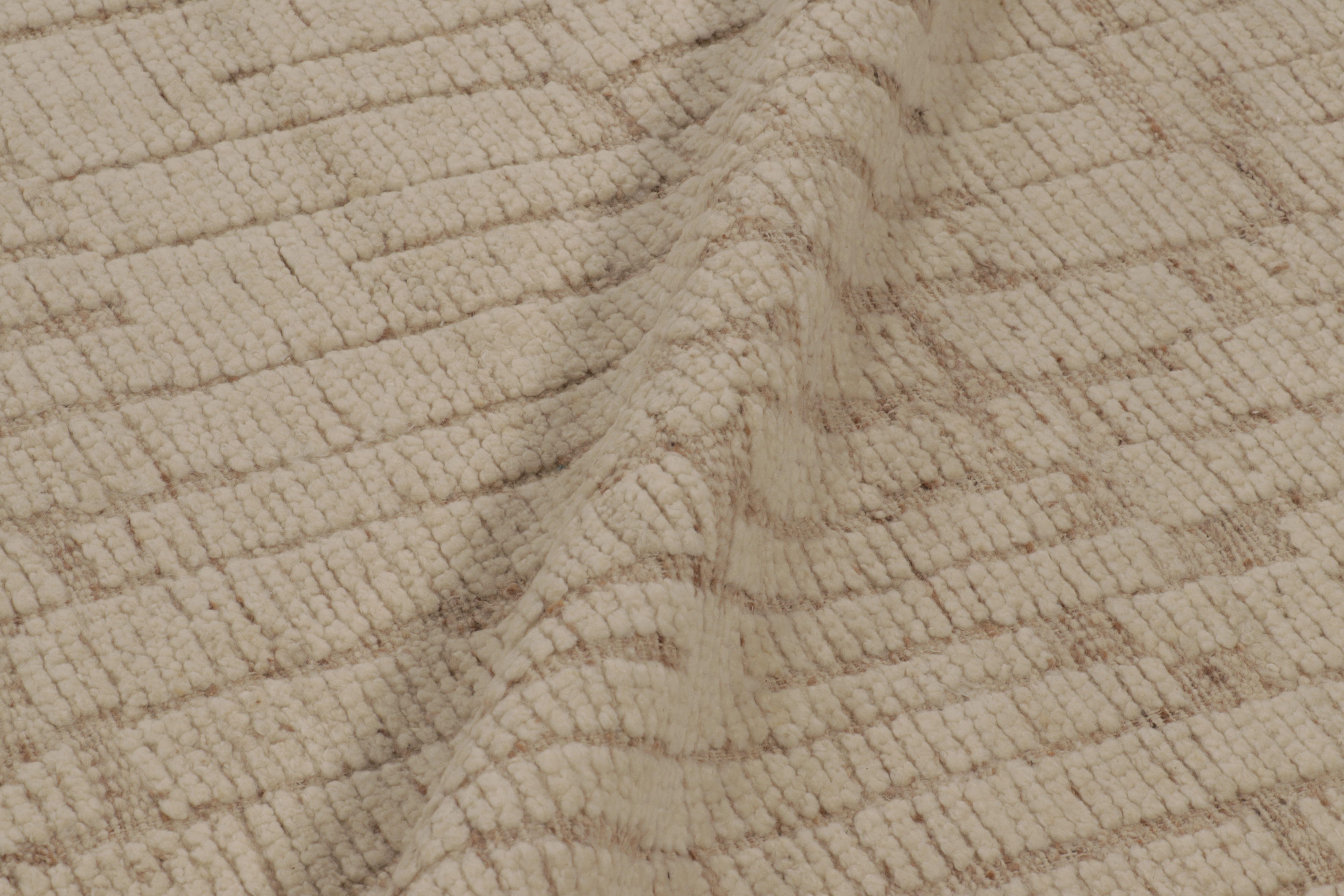 Rug & Kilim's übergroßer zeitgenössischer Strukturteppich in Beige- und Creme-Tönen (21. Jahrhundert und zeitgenössisch) im Angebot