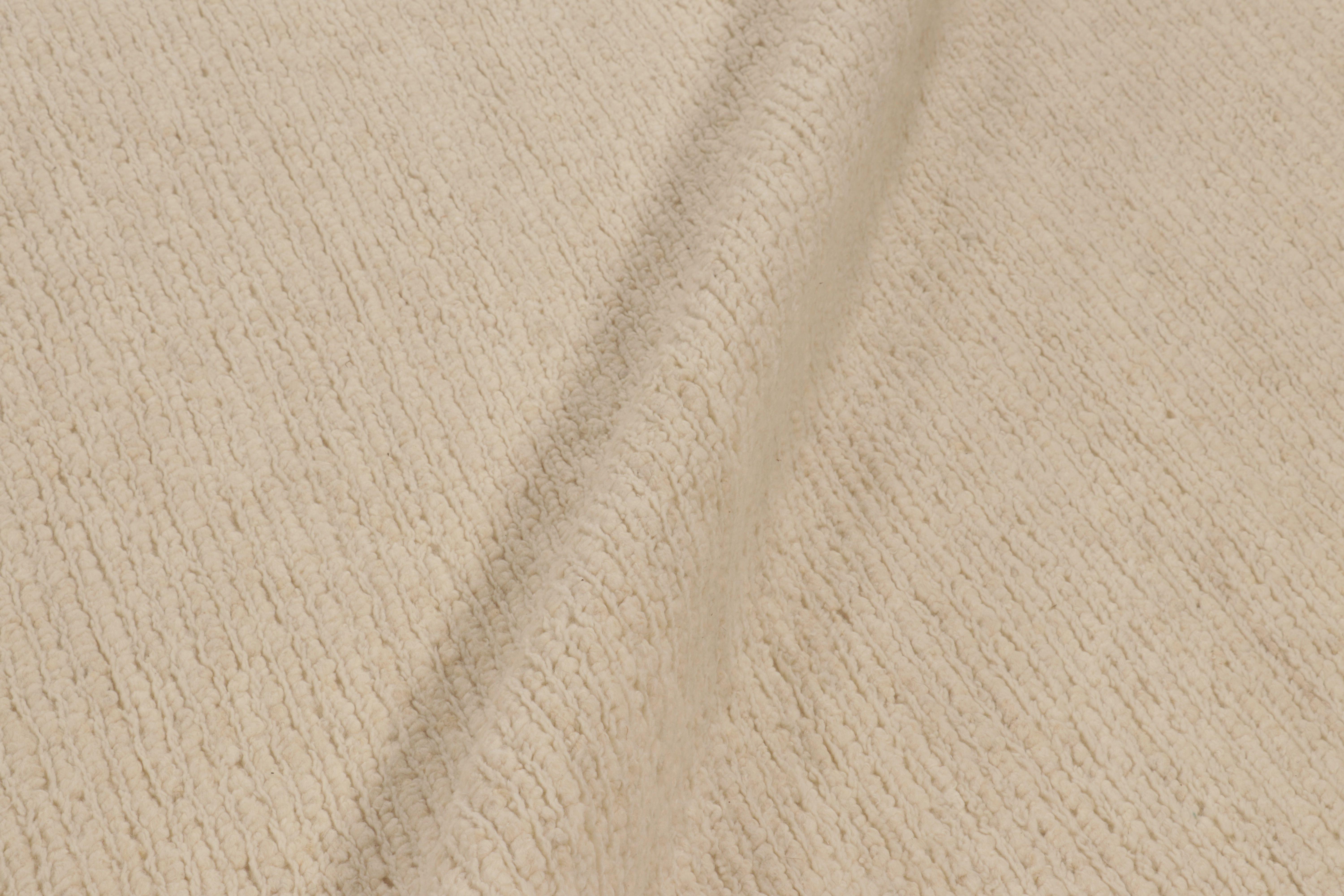 XXI secolo e contemporaneo Rug & Kilim è un tappeto contemporaneo oversize dai toni beige e crema. in vendita