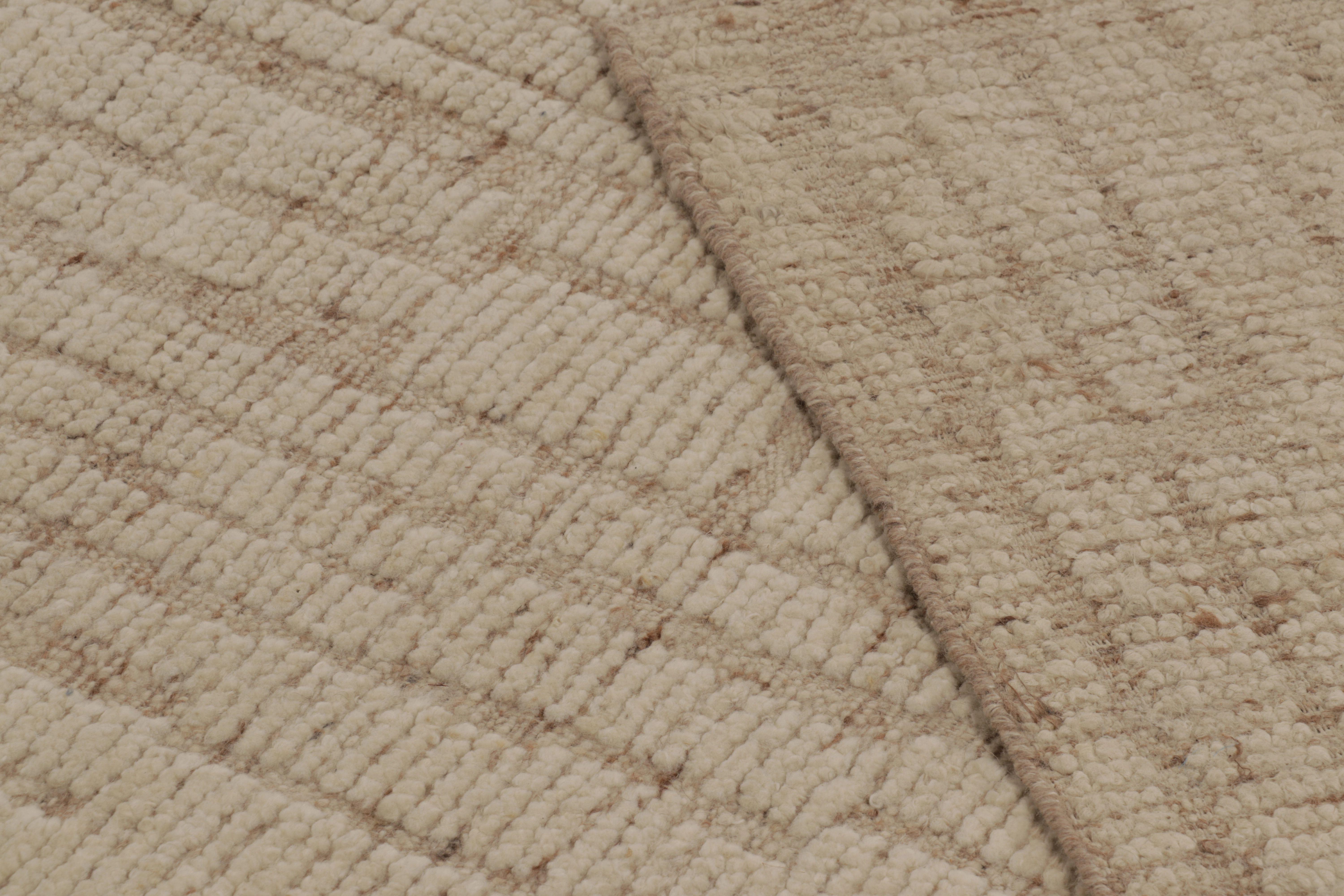 Rug & Kilim's übergroßer zeitgenössischer Strukturteppich in Beige- und Creme-Tönen (Wolle) im Angebot
