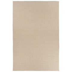 Rug 
Kilim è un tappeto contemporaneo oversize dai toni beige e crema.