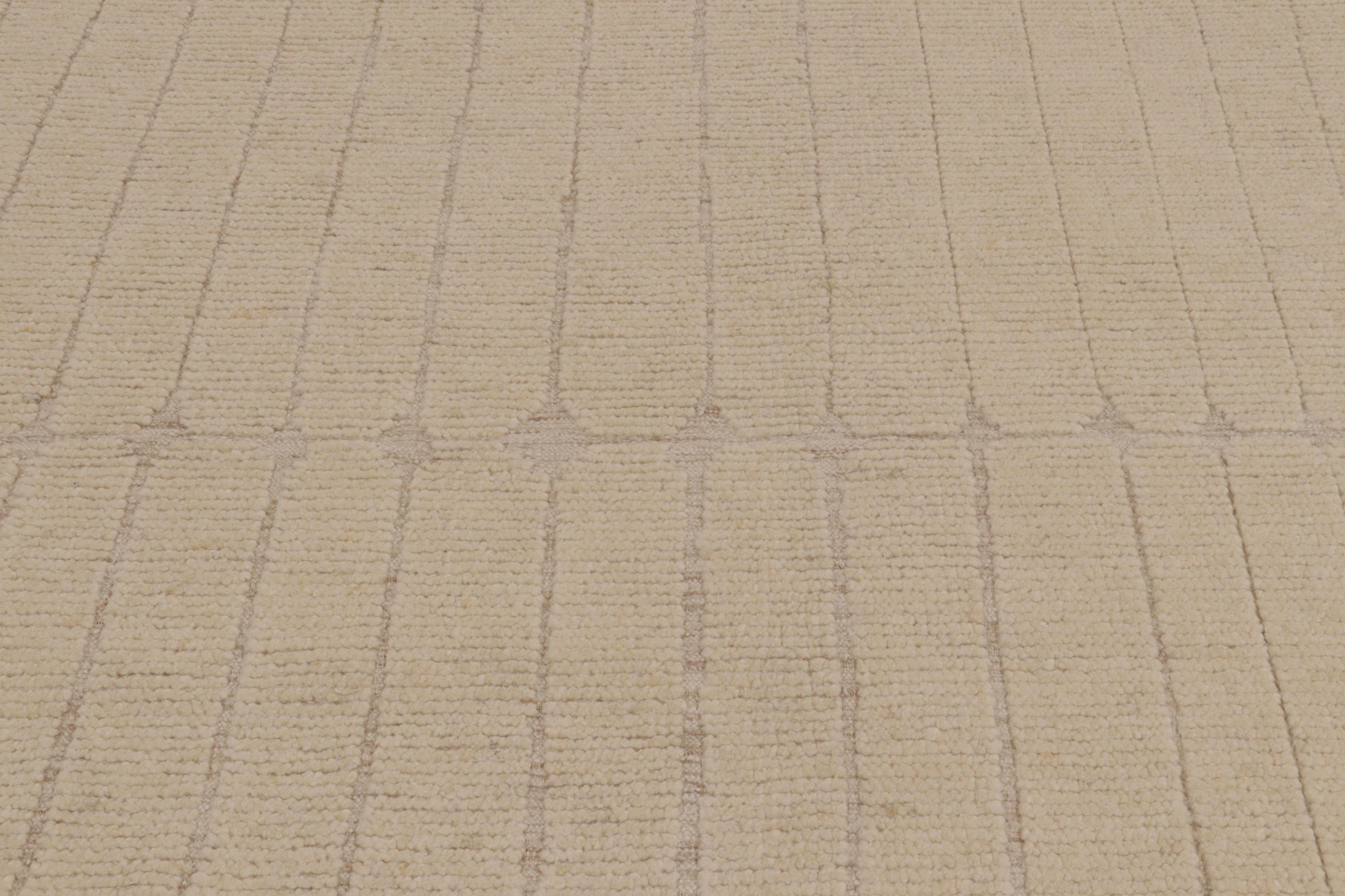 Rug & Kilim's übergroßer, texturierter Teppich in Beige-Braun-Tönen (Handgeknüpft) im Angebot