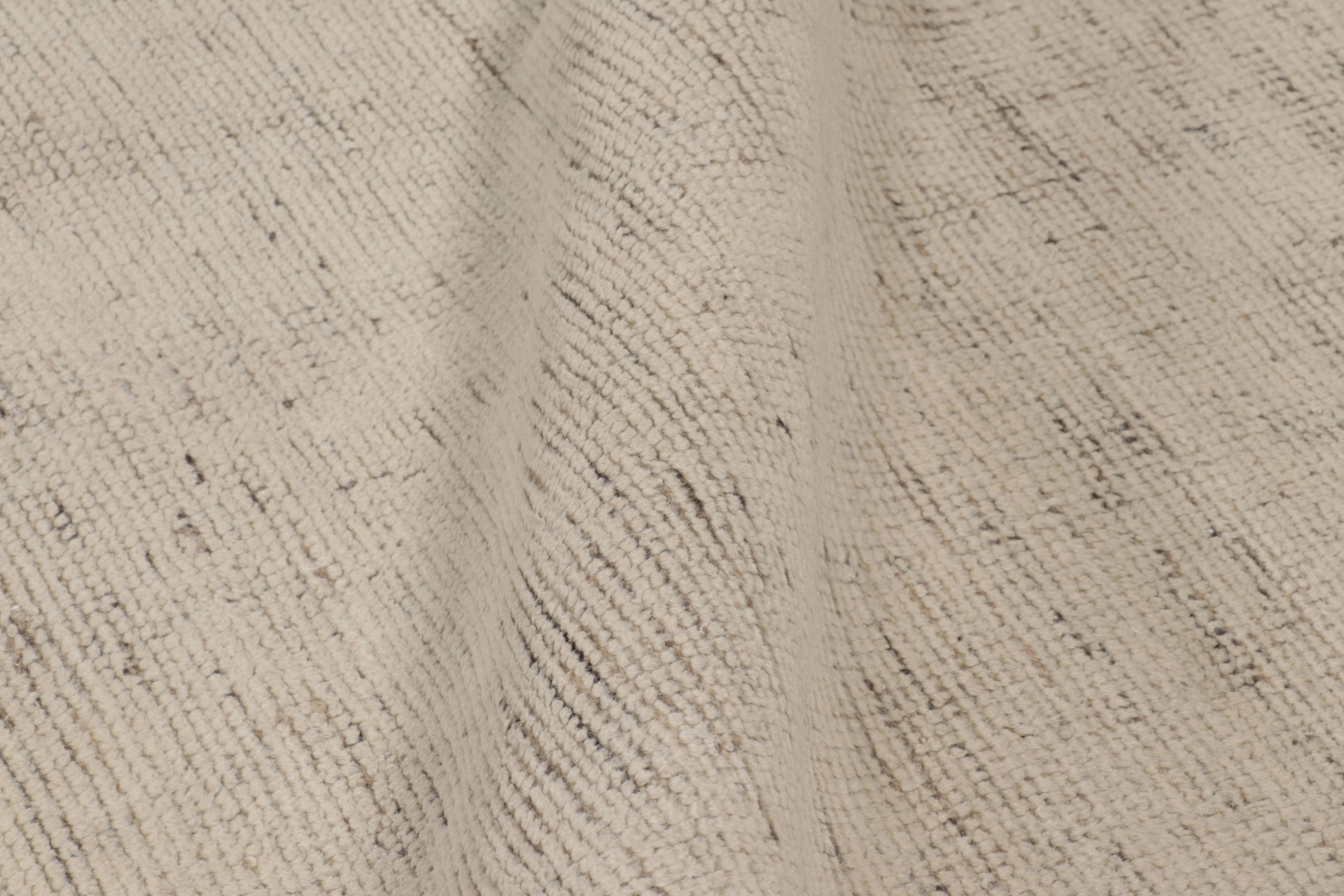 Rug & Kilim's übergroßer, texturierter Teppich in Beige-Braun-Tönen (21. Jahrhundert und zeitgenössisch) im Angebot