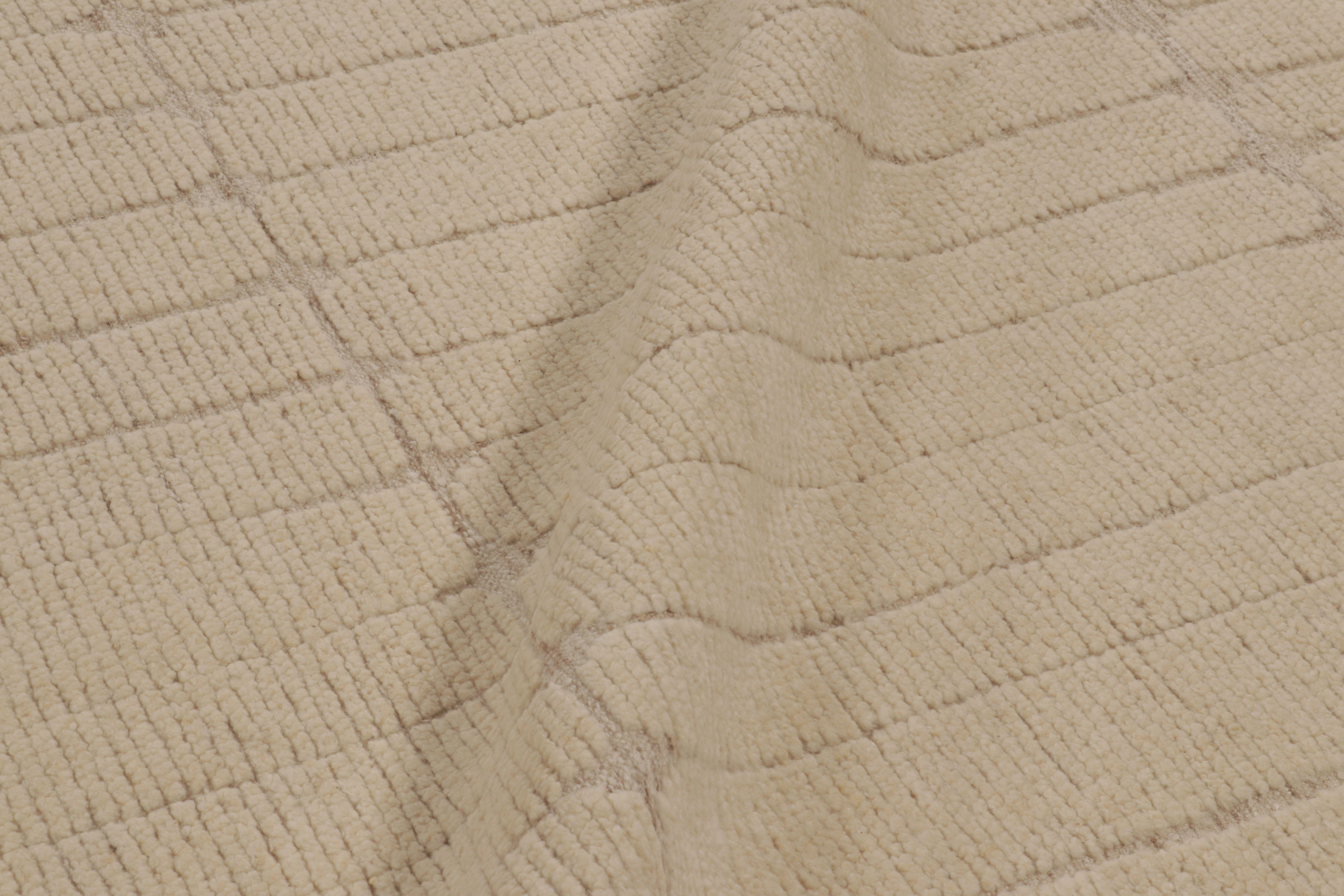 Rug & Kilim's übergroßer, texturierter Teppich in Beige-Braun-Tönen (21. Jahrhundert und zeitgenössisch) im Angebot