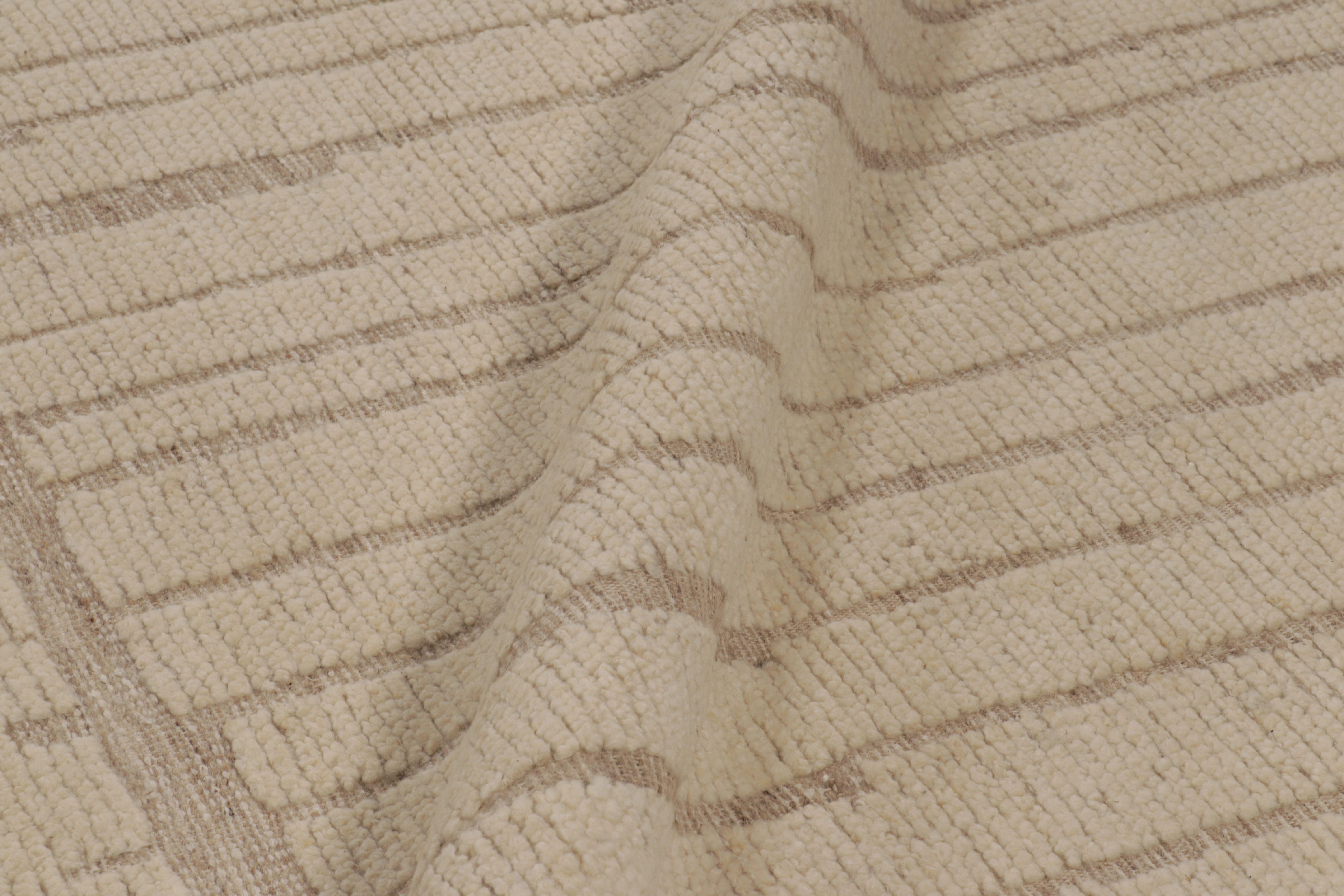 Rug & Kilim's übergroßer, texturierter Teppich in Beige-Braun-Tönen (Baumwolle) im Angebot