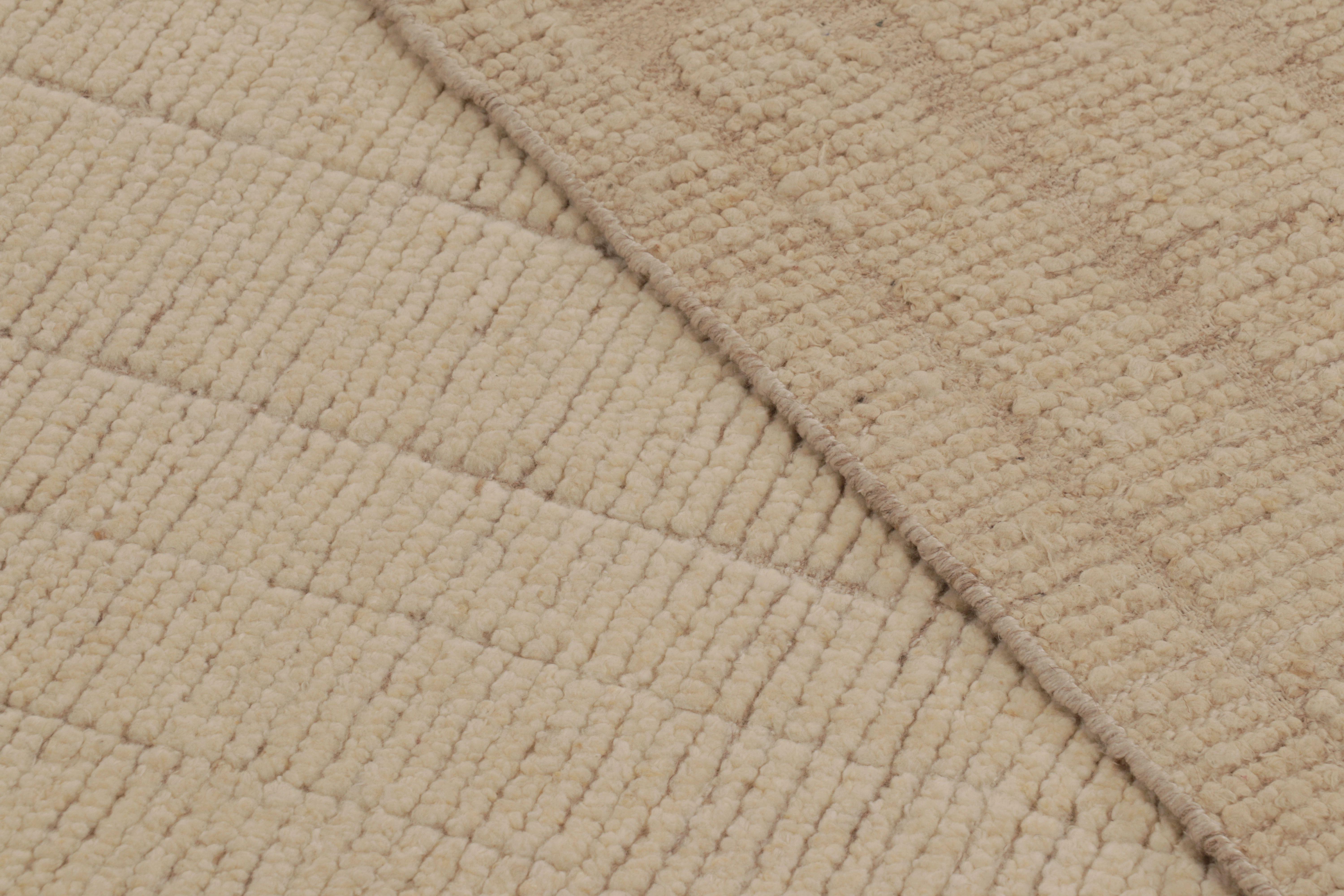 Rug & Kilim's übergroßer, texturierter Teppich in Beige-Braun-Tönen (Wolle) im Angebot