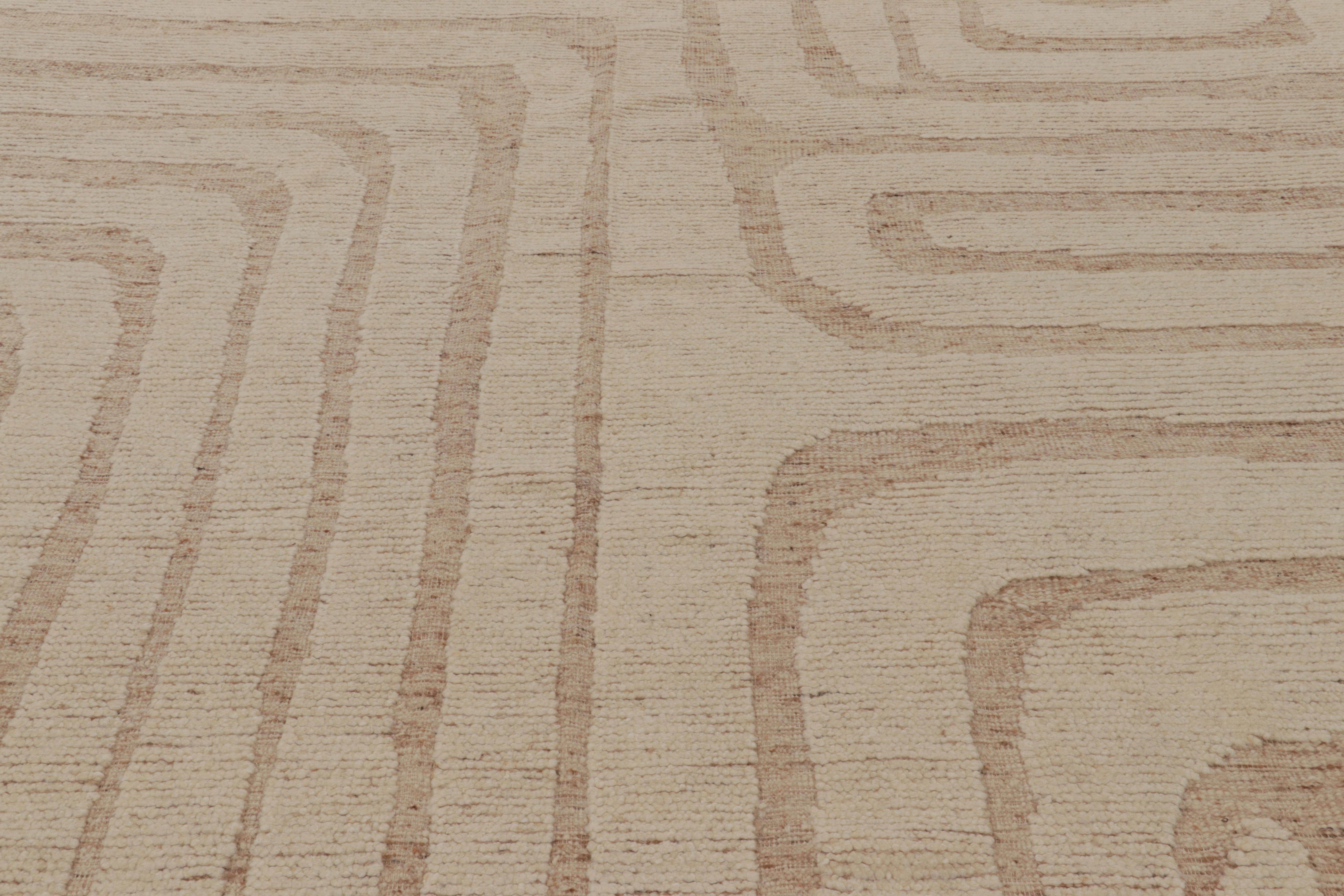 Rug & Kilim's übergroßer zeitgenössischer Strukturteppich in Beige-Creme-Tönen im Zustand „Neu“ im Angebot in Long Island City, NY