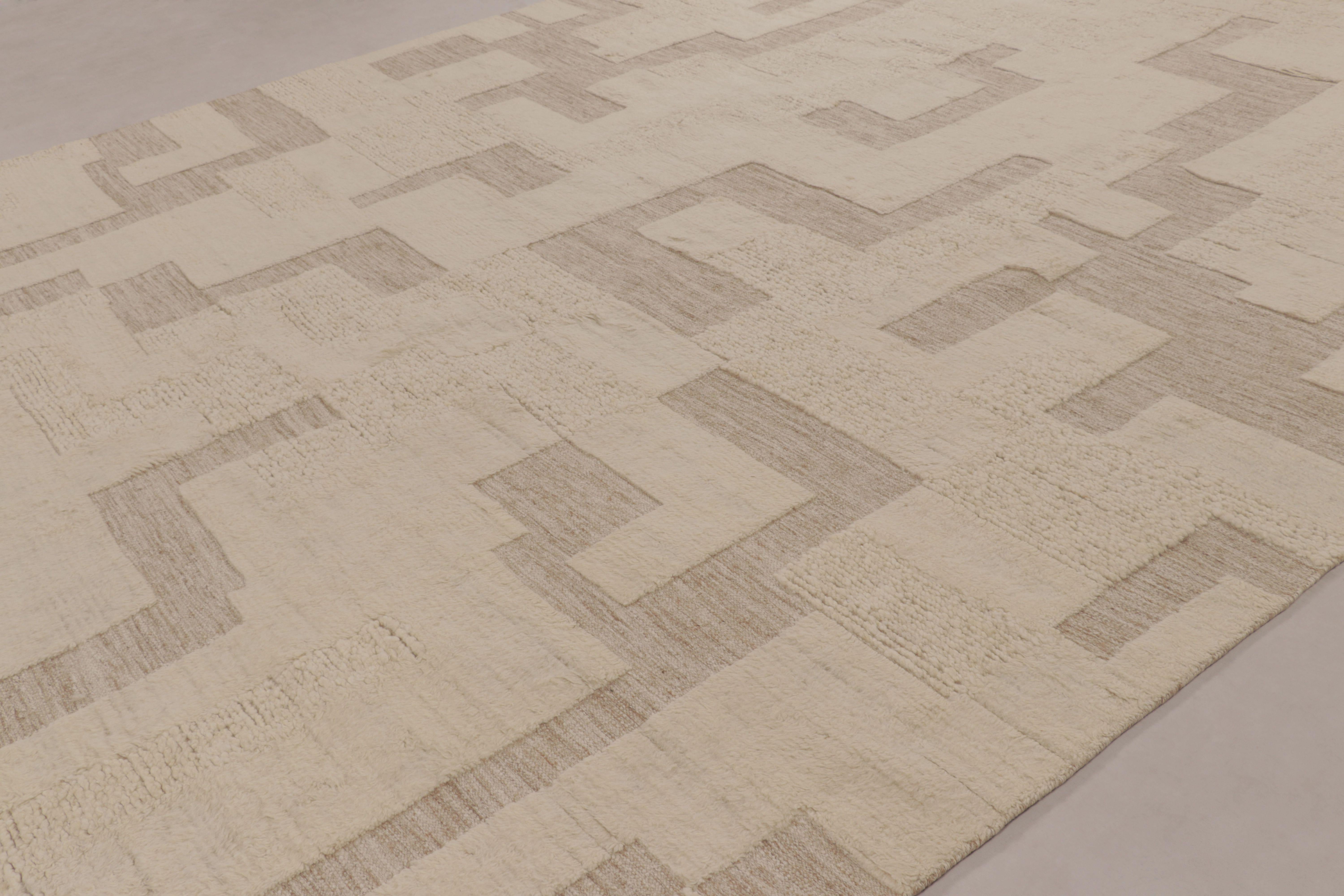Rug & Kilim's übergroßer zeitgenössischer Strukturteppich in Beige-Creme-Tönen im Zustand „Neu“ im Angebot in Long Island City, NY