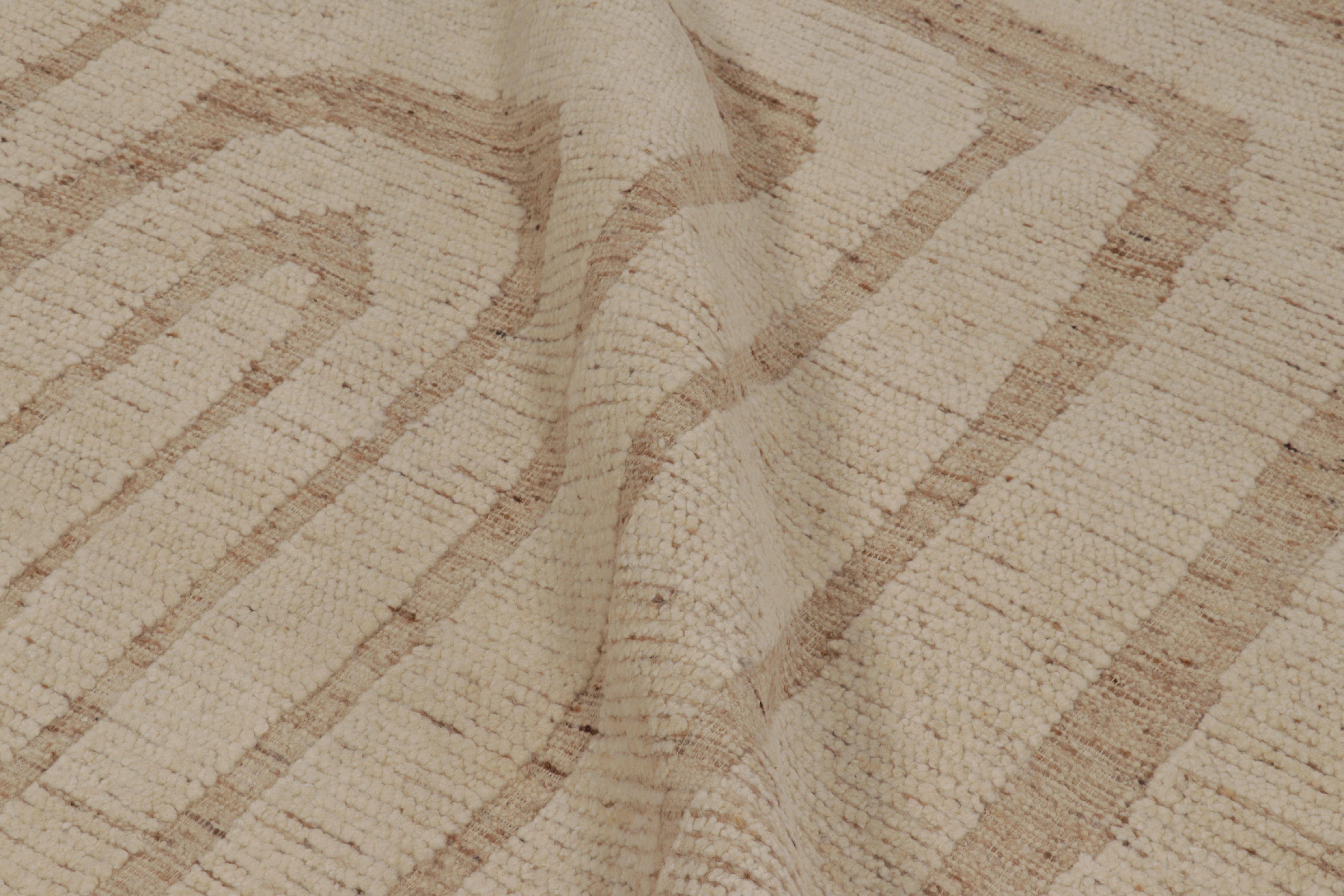 Rug & Kilim's übergroßer zeitgenössischer Strukturteppich in Beige-Creme-Tönen (21. Jahrhundert und zeitgenössisch) im Angebot