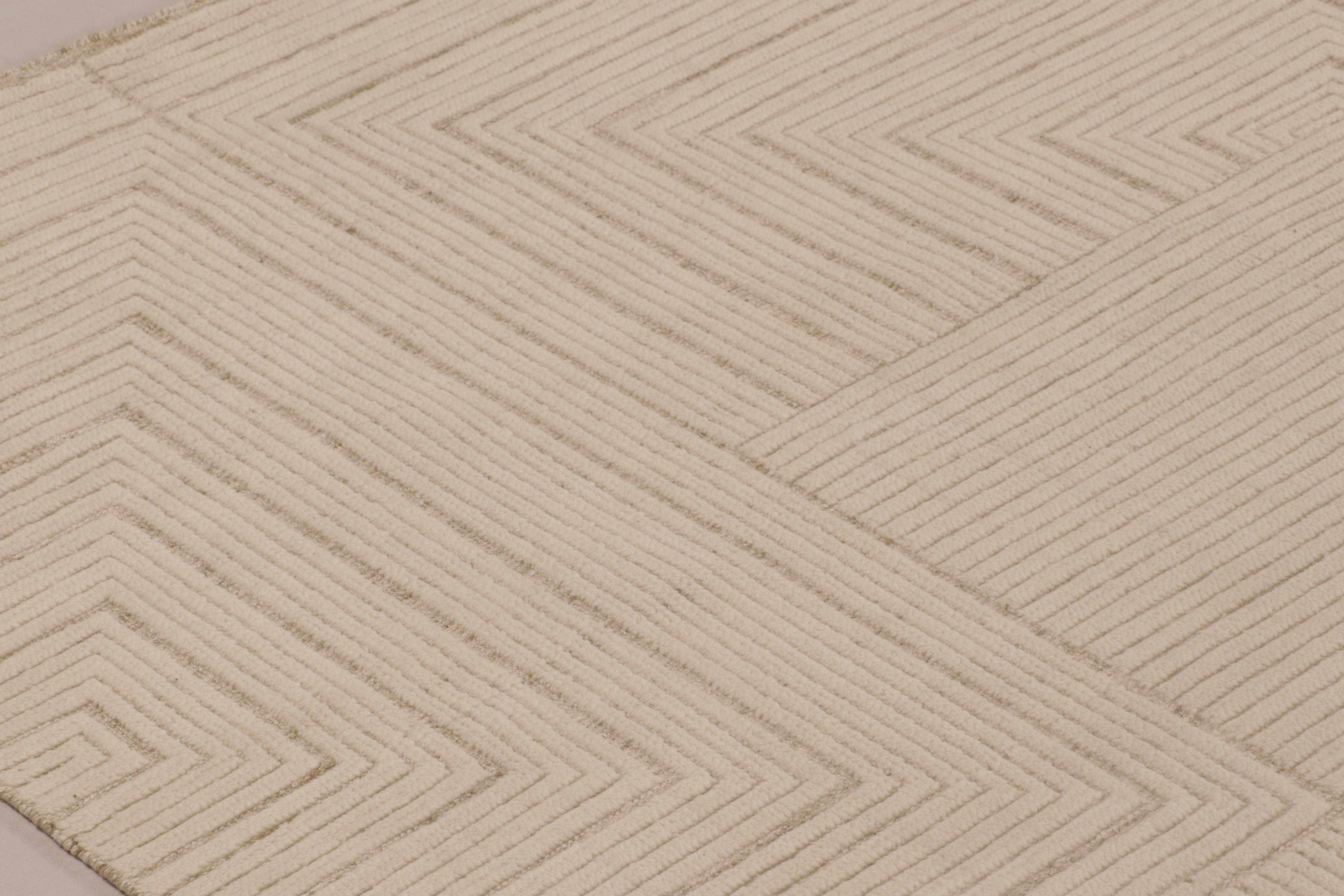 Rug & Kilim's übergroßer zeitgenössischer Strukturteppich in Beige-Creme-Tönen (21. Jahrhundert und zeitgenössisch) im Angebot