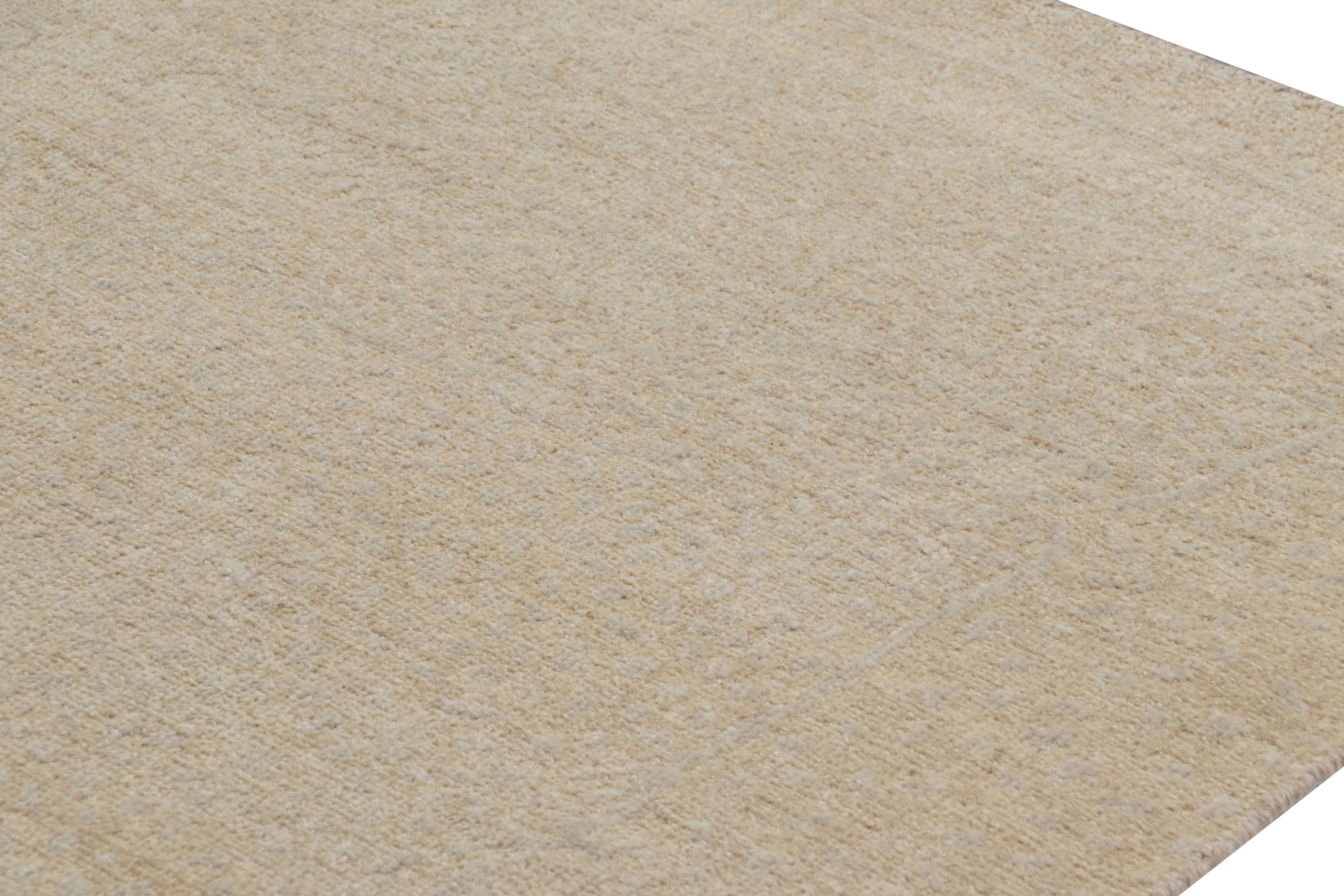 Alfombra contemporánea sobredimensionada de textura sólida en tonos beige de Rug & Kilim Moderno en venta
