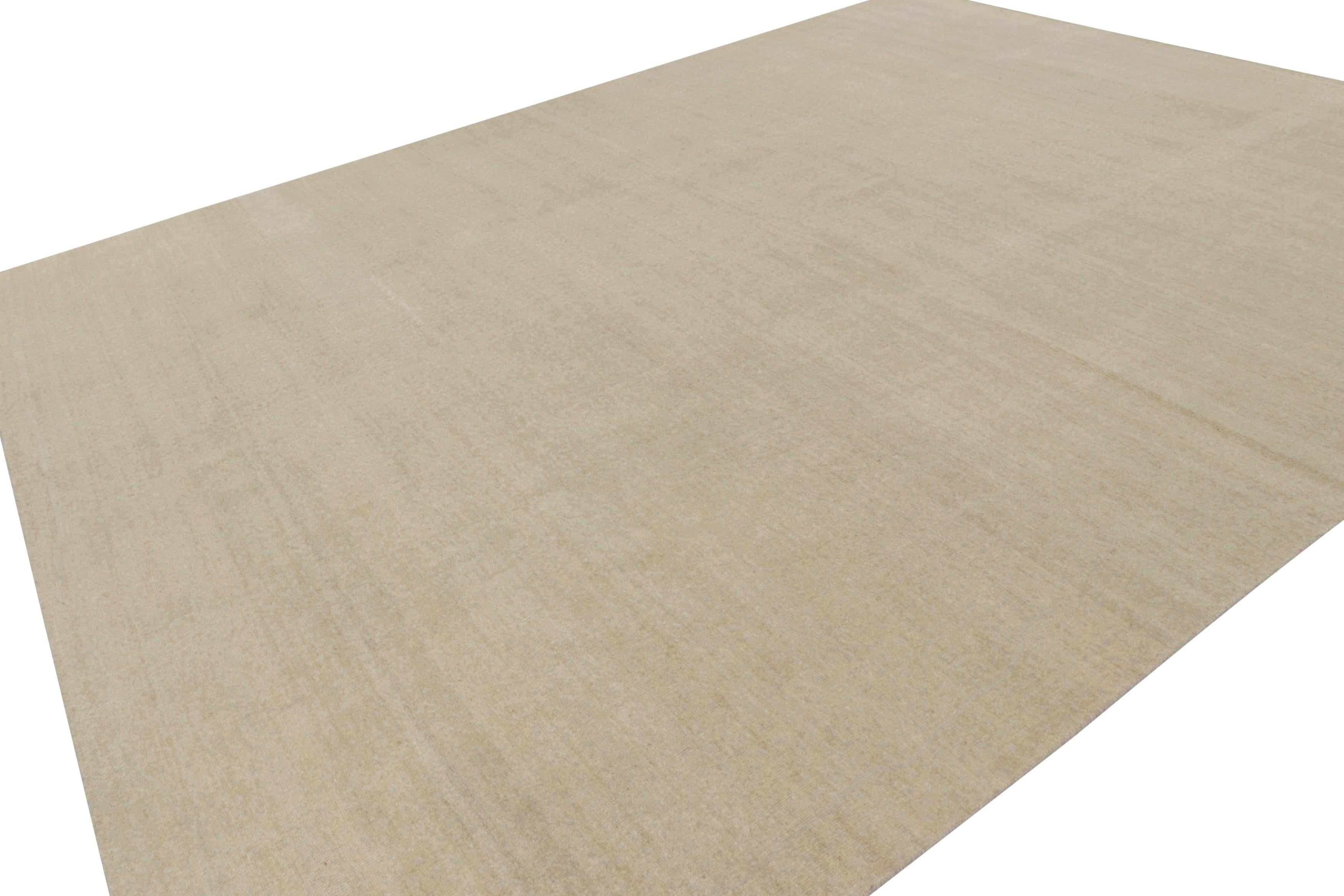Alfombra contemporánea sobredimensionada de textura sólida en tonos beige de Rug & Kilim Anudado a mano en venta