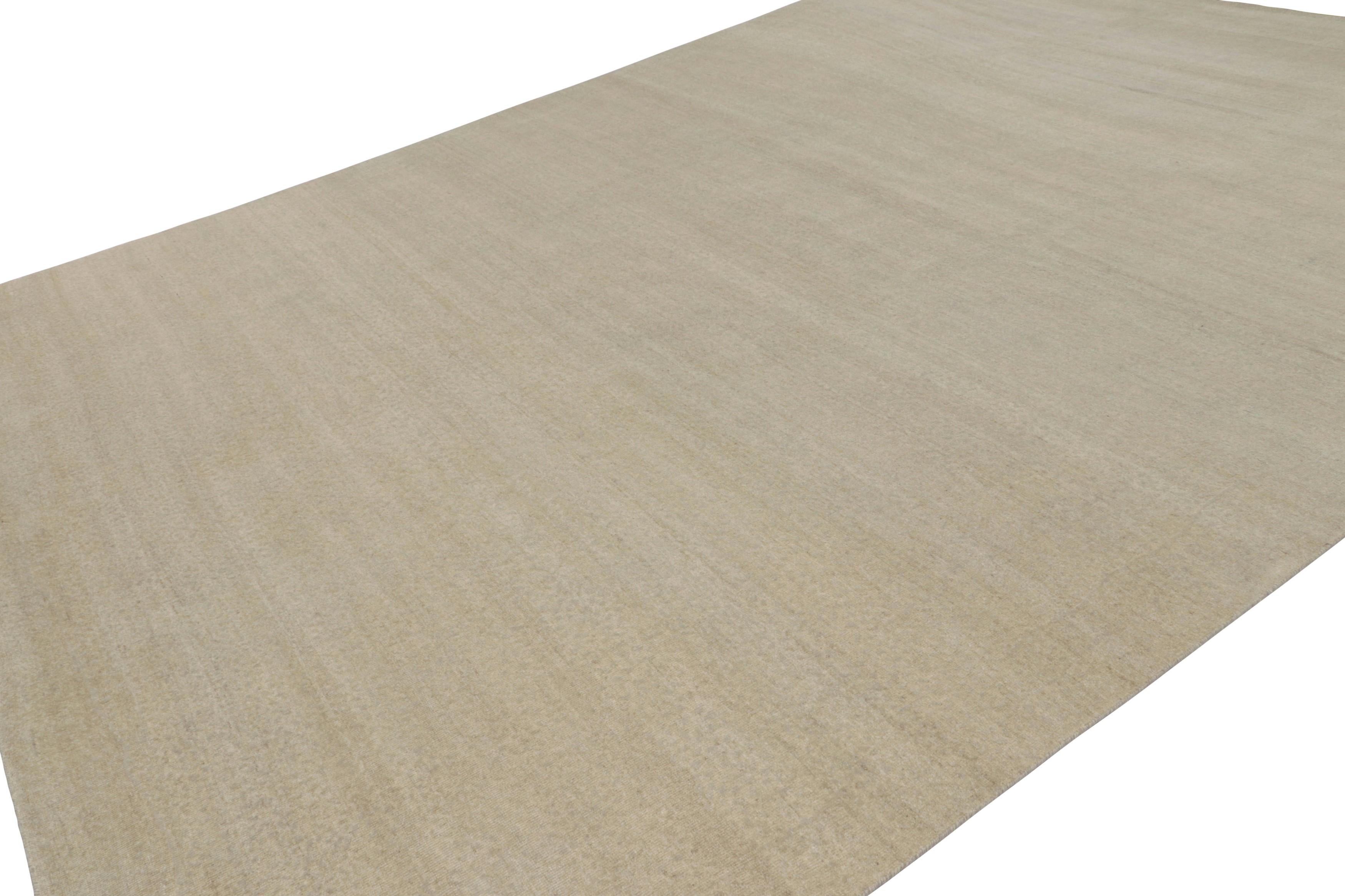 Rug & Kilim’s Oversized Contemporary Textural Solid Rug in Beige Tones Anudado a mano en venta