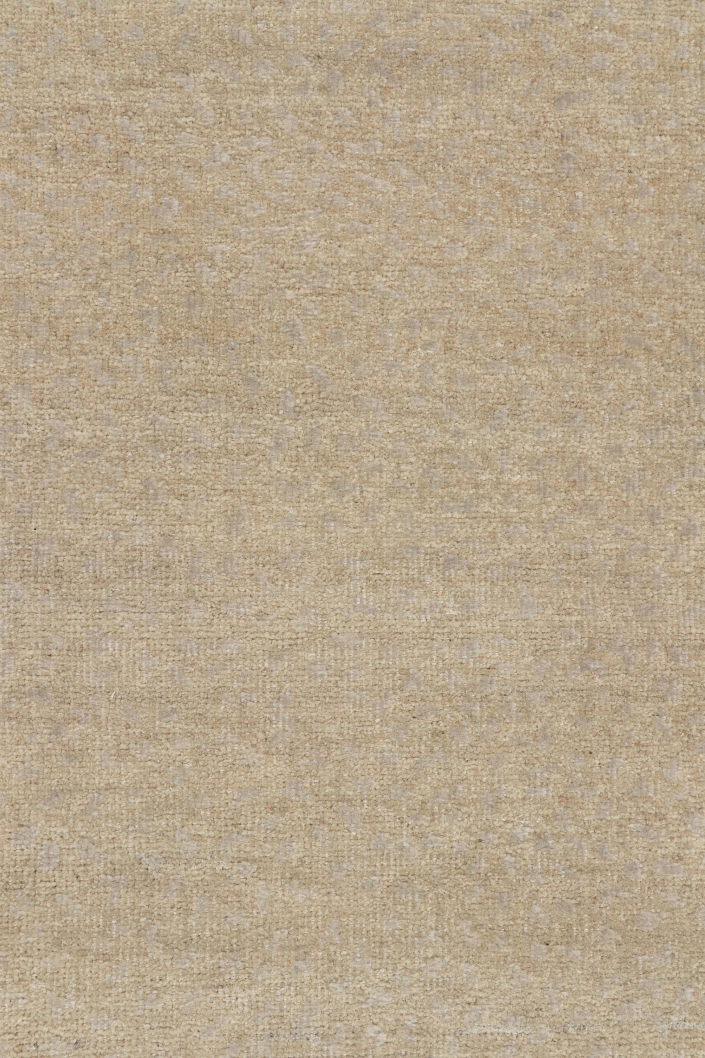 Alfombra contemporánea sobredimensionada de textura sólida en tonos beige de Rug & Kilim en Nuevo estado para la venta en Long Island City, NY
